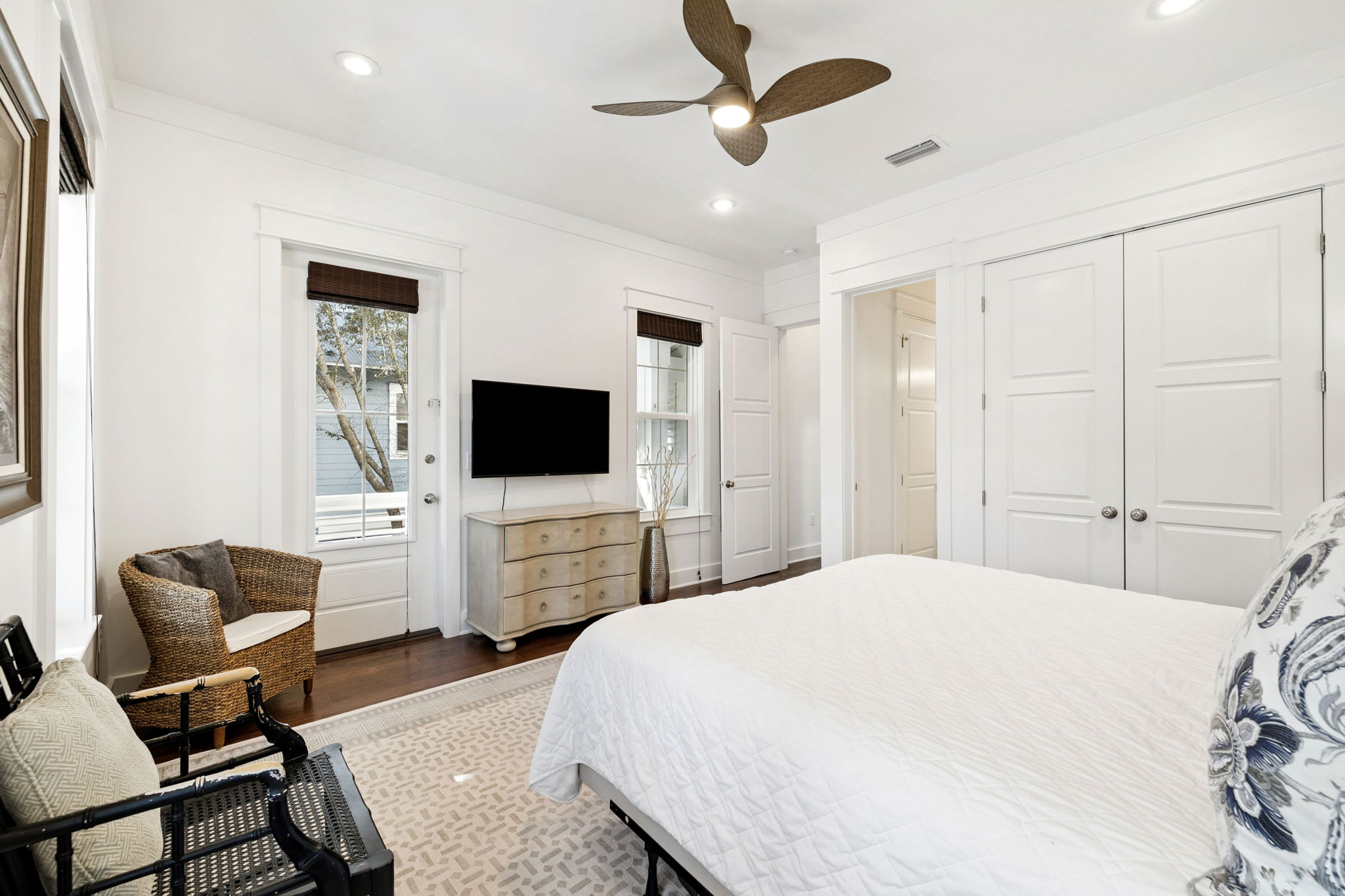 King Guest Suite - Equipped with a Flat-Screen TV