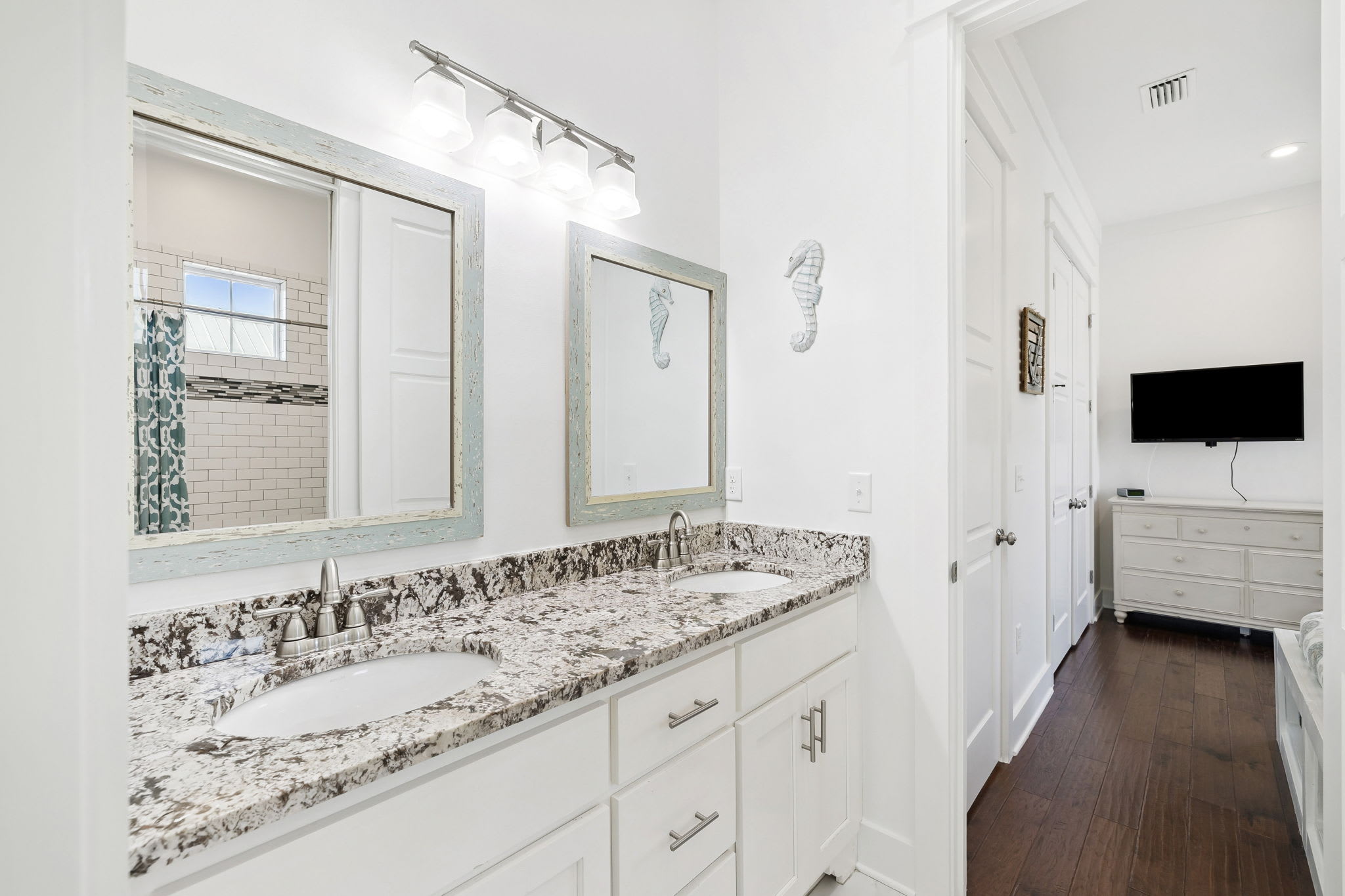 2nd Floor Shared En-Suite - Dual Vanities