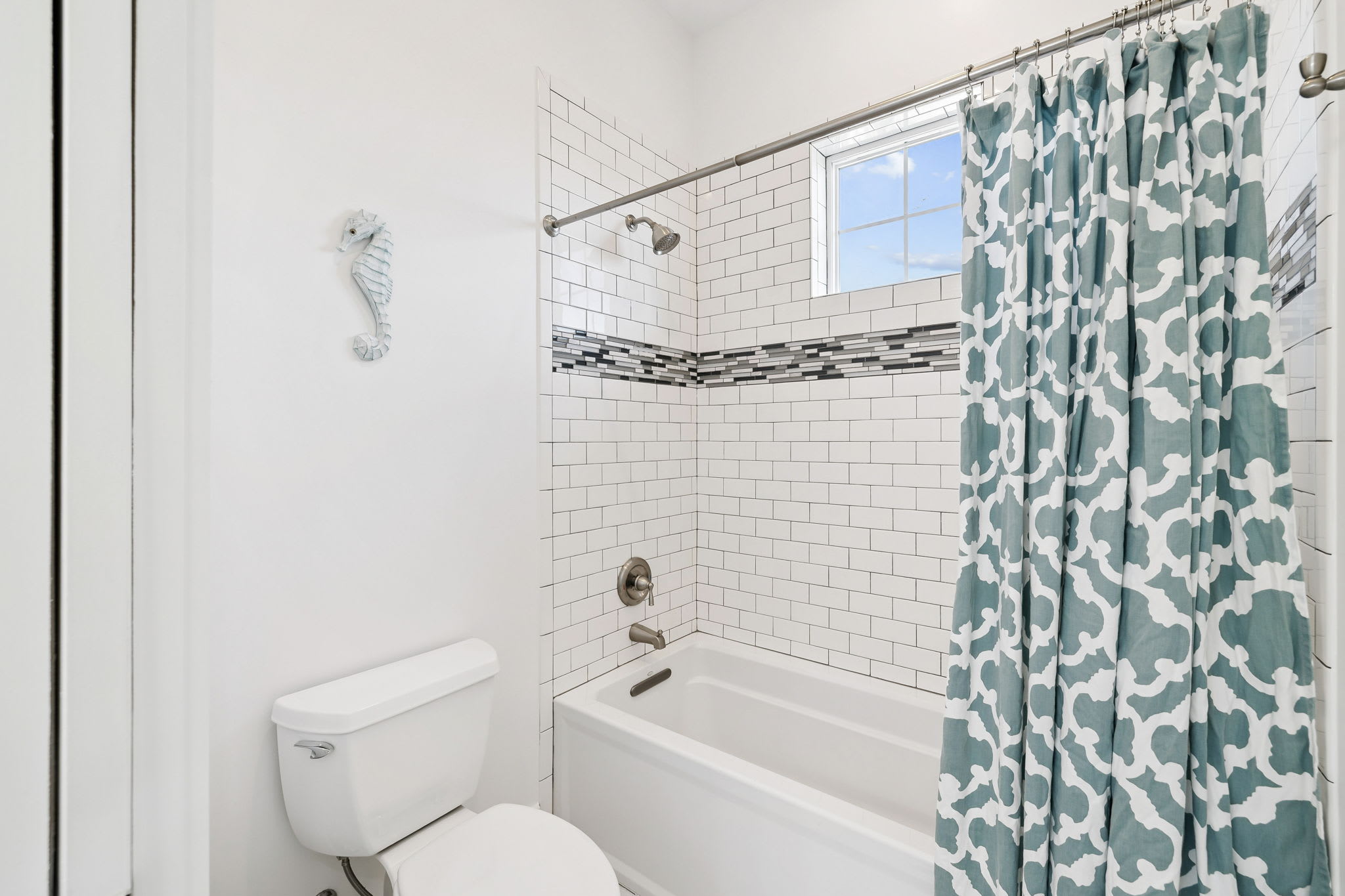 Shared En-Suite - Shower/Tub Combo