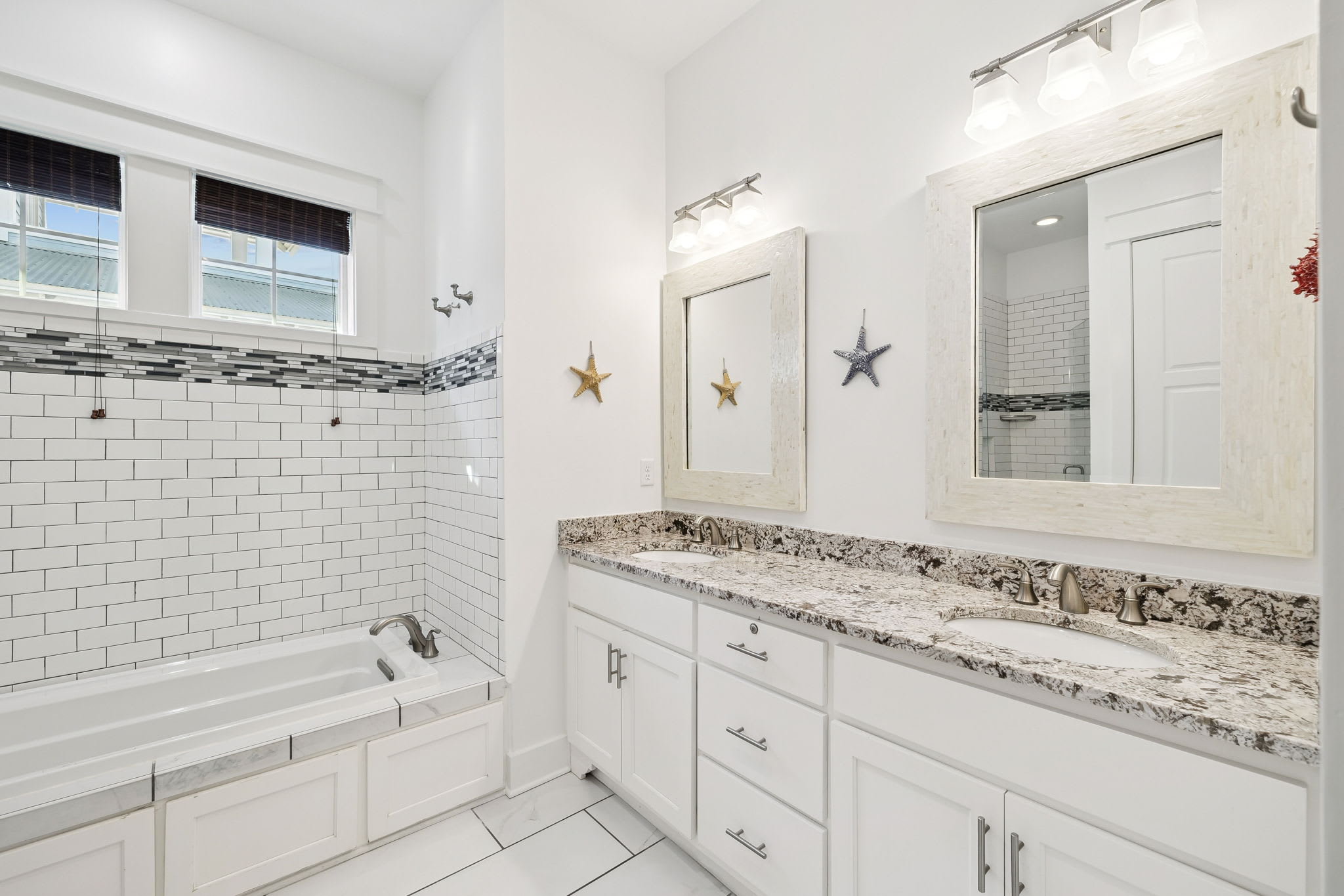 Primary King En-Suite - Dual Vanities