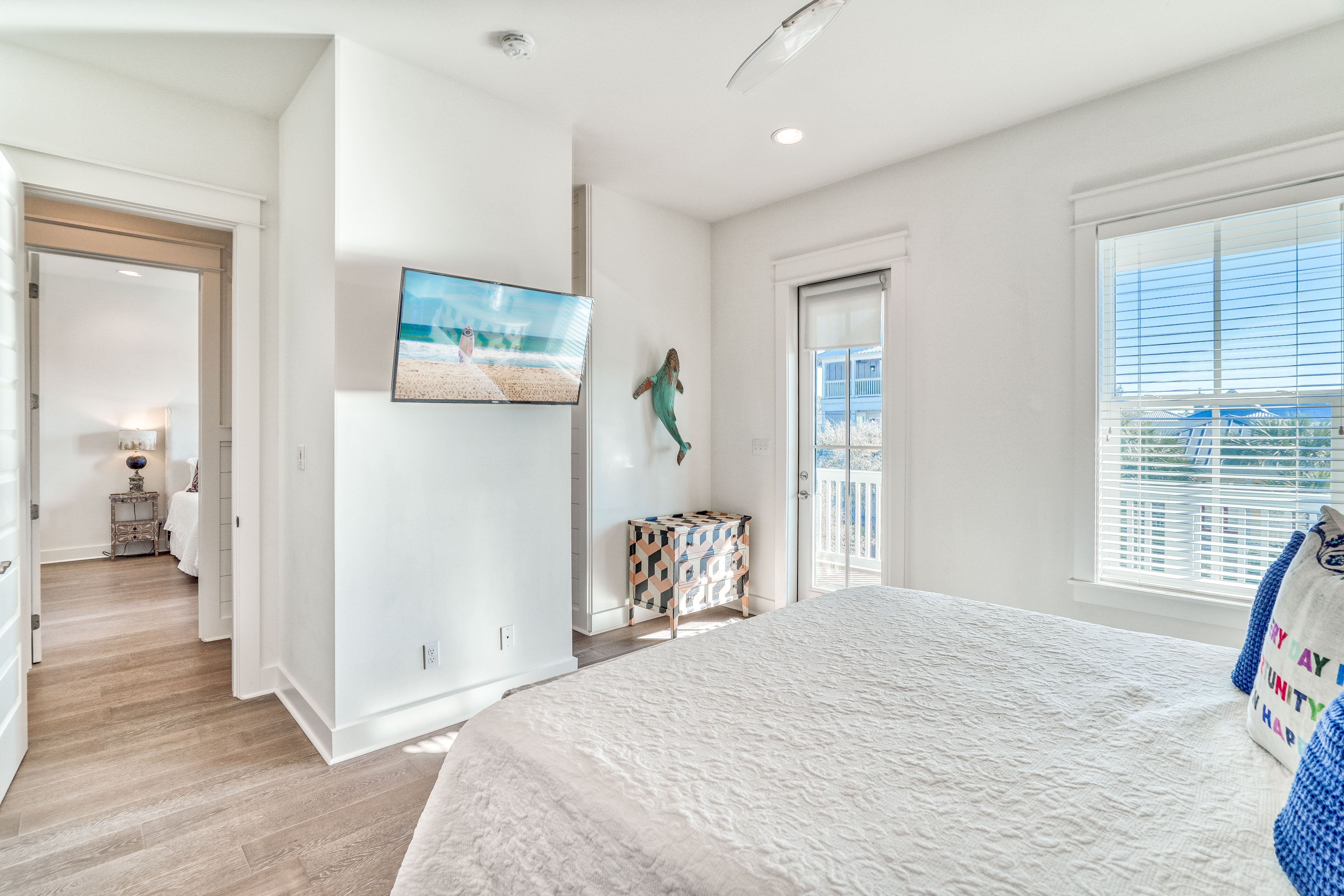 King Guest Suite - Balcony Access & Flat-Screen TV