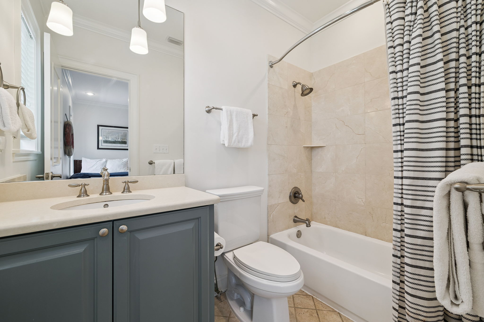 Full Guest En-Suite - Single Vanity & Shower/Tub Combo