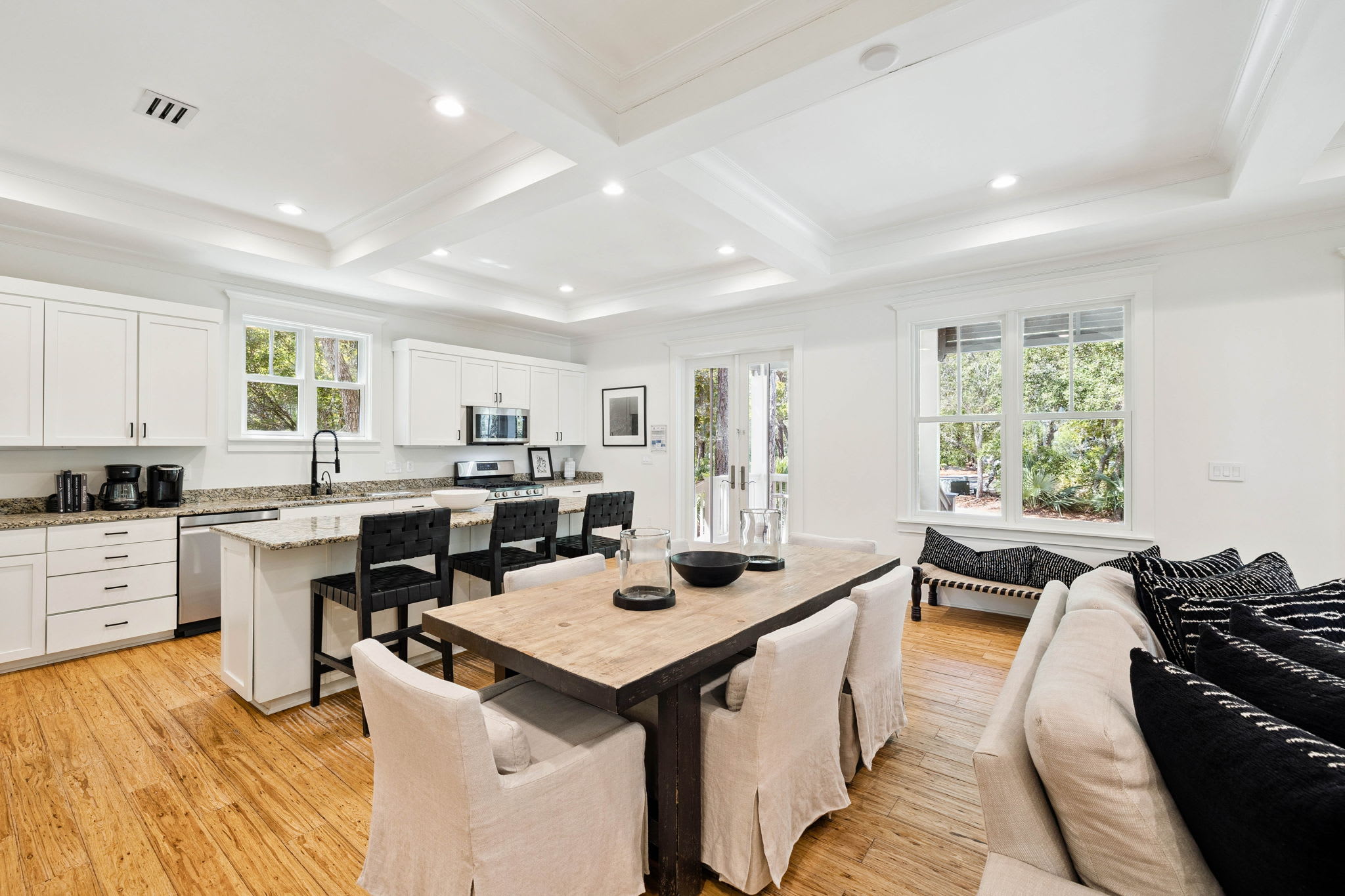 Dining Area - Seating for 6