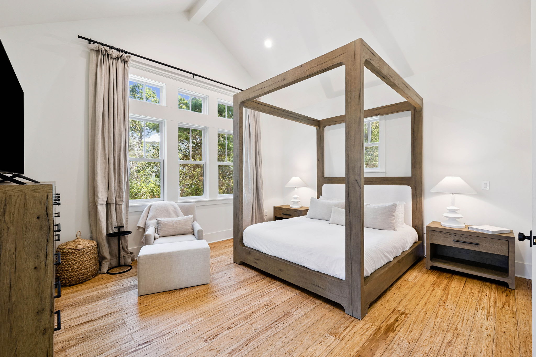 1st Floor - Primary King Suite