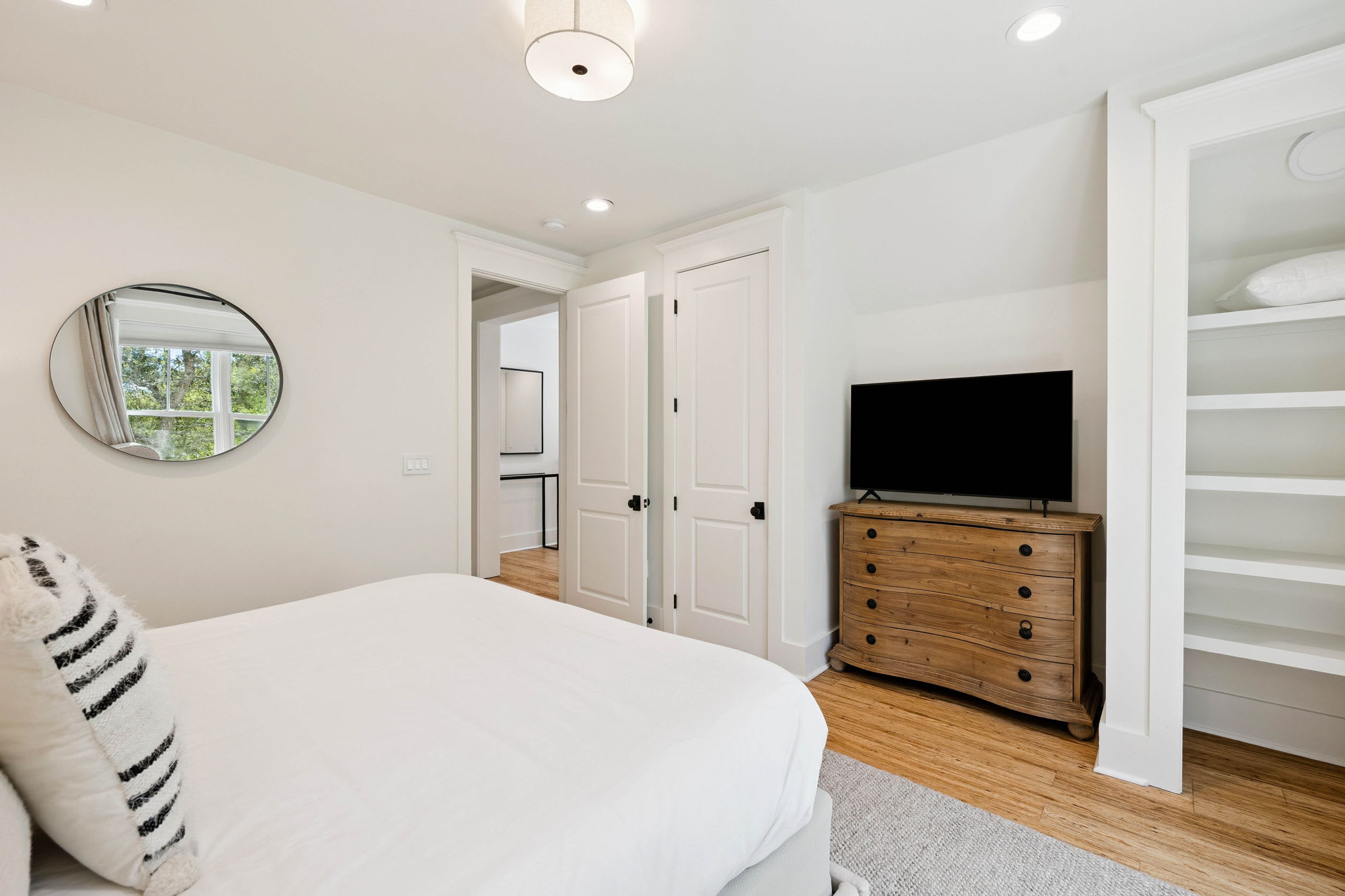 King Guest Suite - Equipped with a Flat-Screen TV