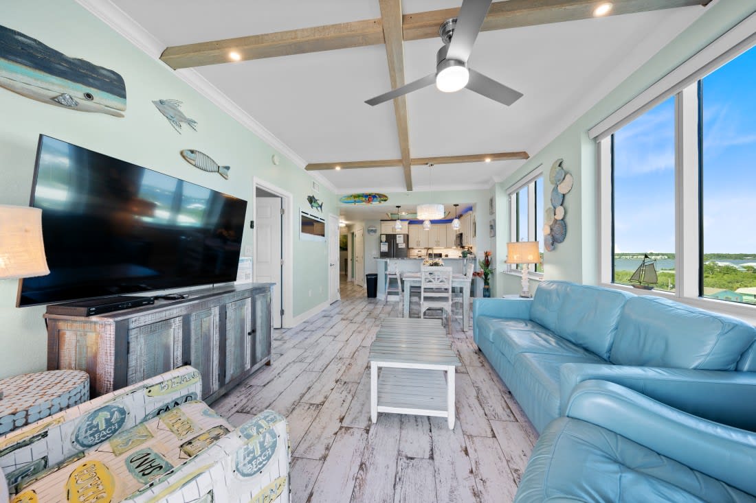 3 Crystal Tower 601 Living Room