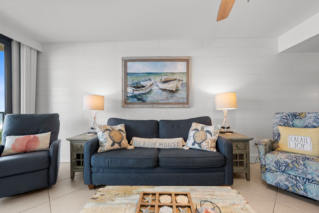 3 Phoenix I 1022 Living Room