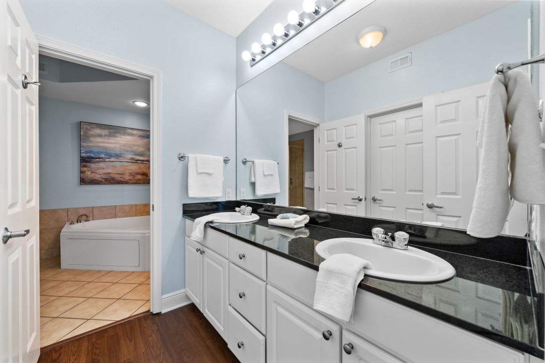 15 San Carlos 409 Primary Bathroom