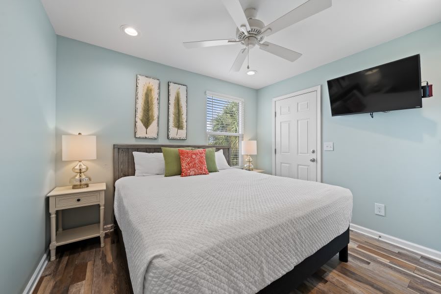 10 Take It EZ Primary Bedroom