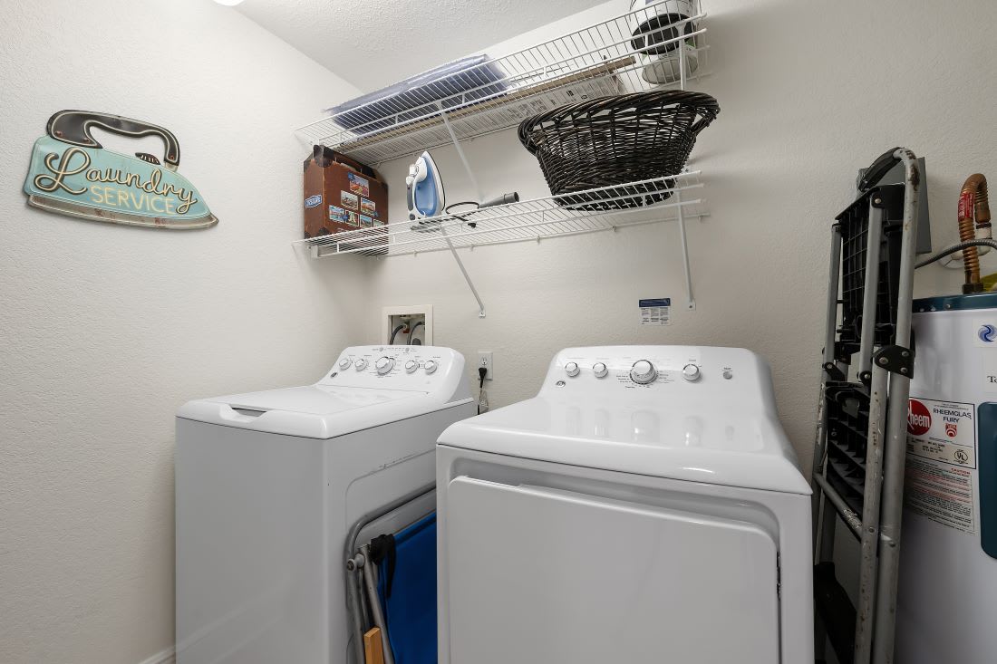 25 Crystal Shores West 1008 Laundry