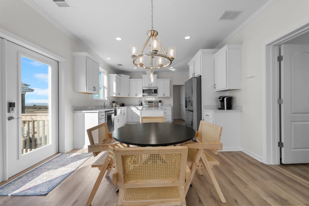 5 Doodle Dunes Dining Room