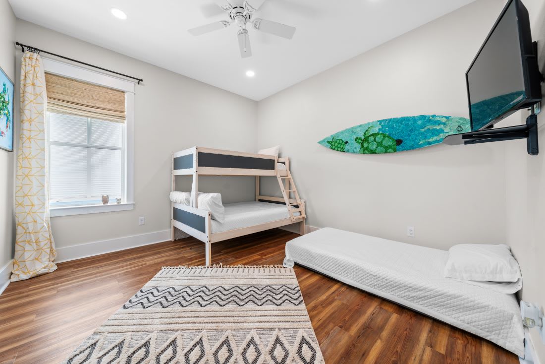 25 His & Hers Bunk Room