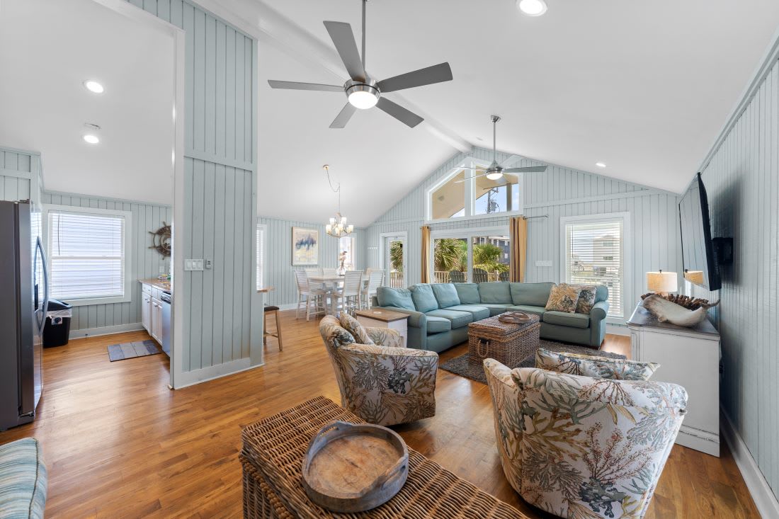 4 4 Shore Living Area