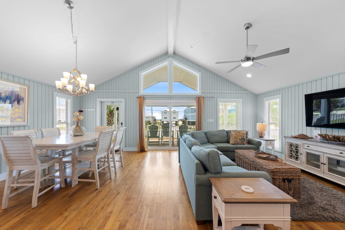 9 4 Shore Living & Dining Area