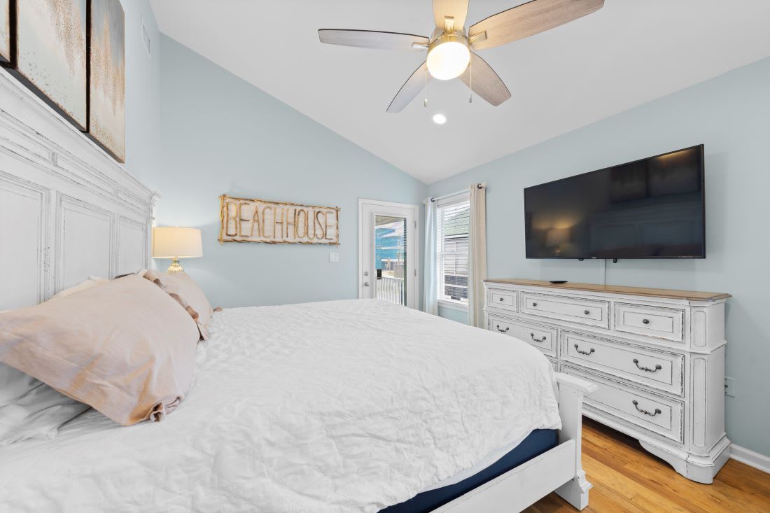 17 4 Shore Primary Bedroom