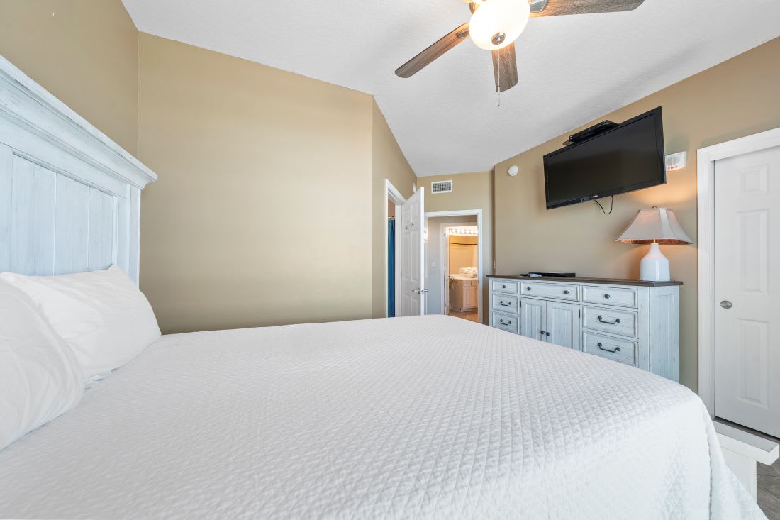 19 Crystal Shores West 108 Bedroom 2