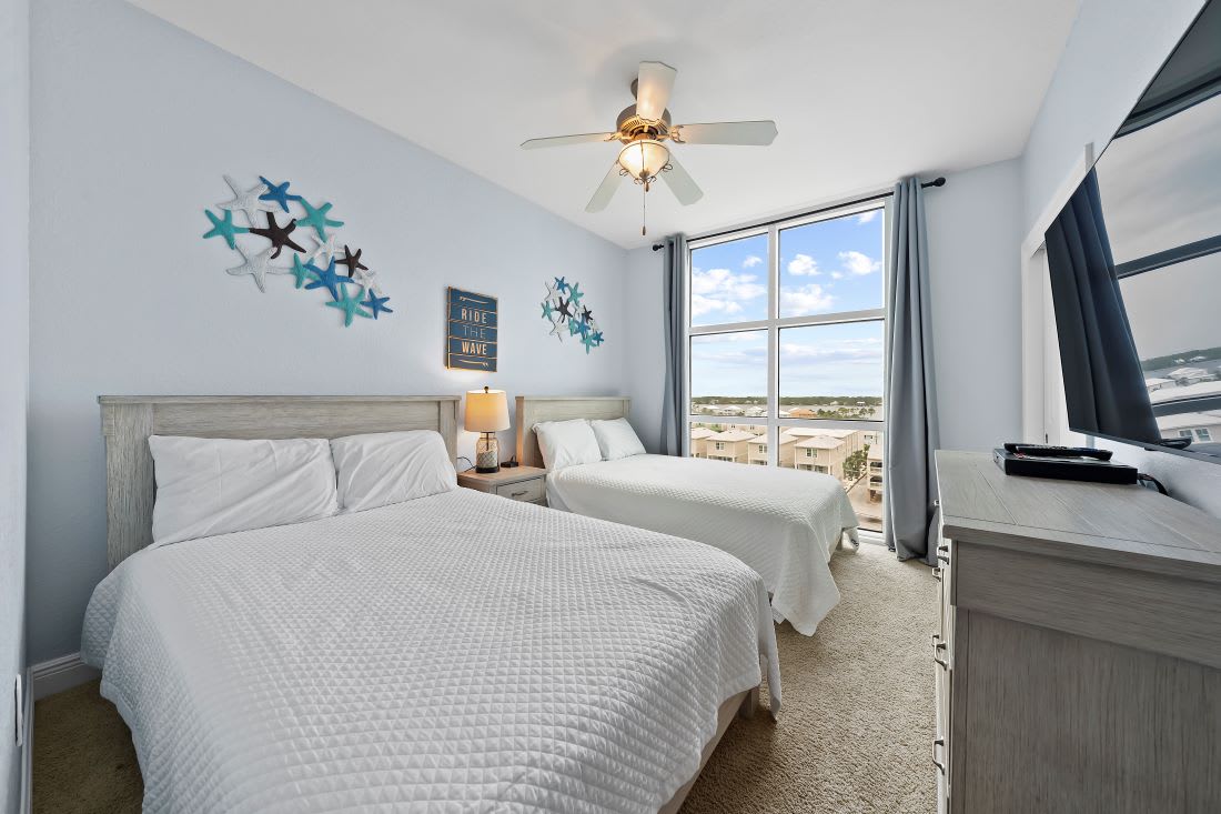 17 Crystal Shores West 208 Bedroom 2