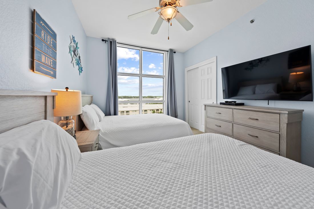 18 Crystal Shores West 208 Bedroom 2