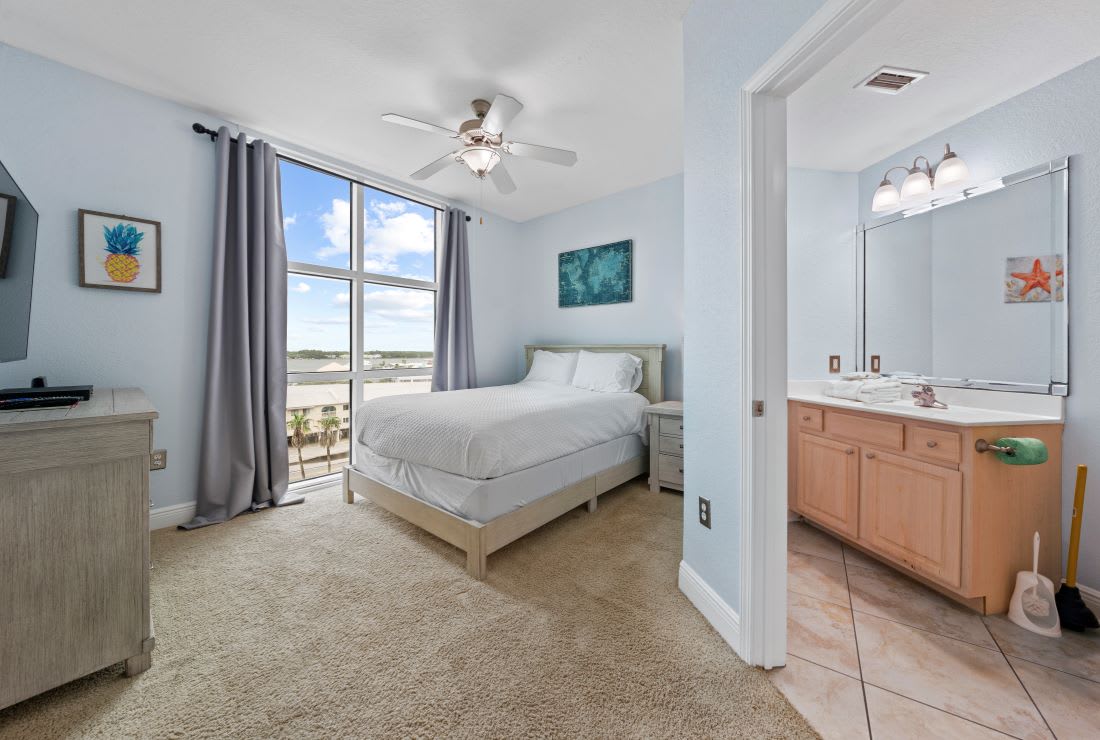 21 Crystal Shores West 208 Bedroom 3