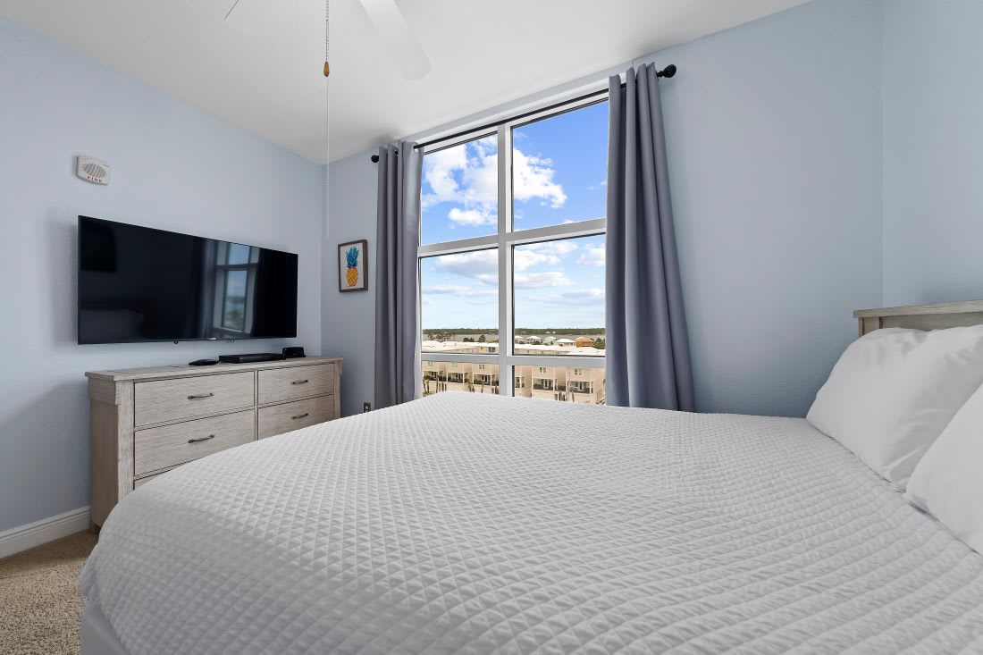 22 Crystal Shores West 208 Bedroom 3