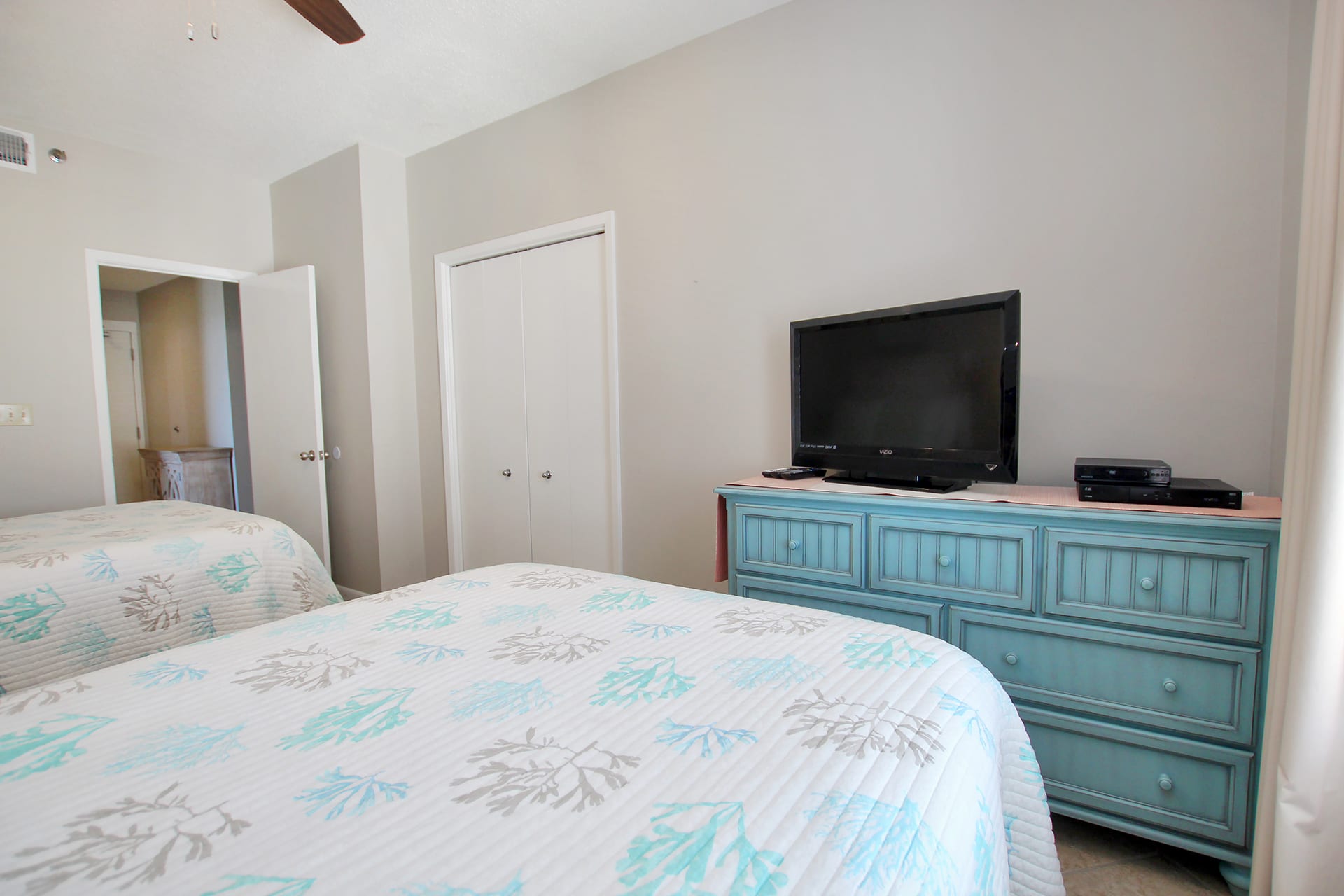 5 - Guest Bedroom 1 (3)