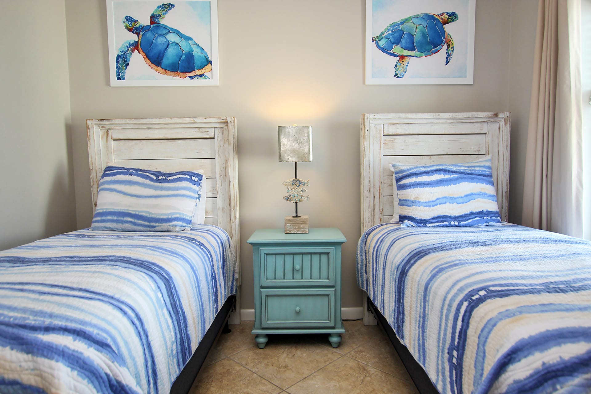 7 - Guest Bedroom 2 (2)