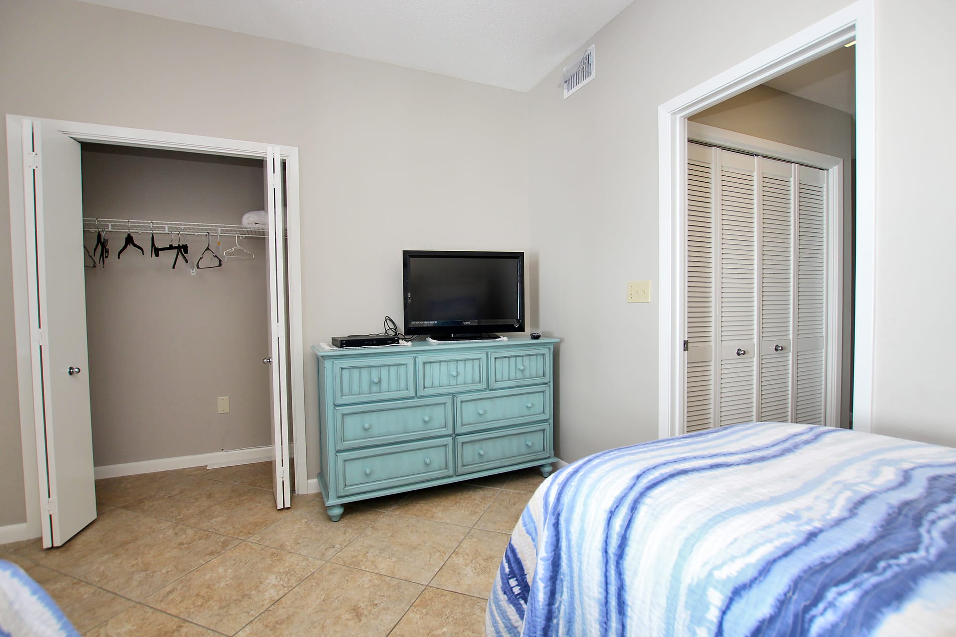 7 - Guest Bedroom 2 (3)