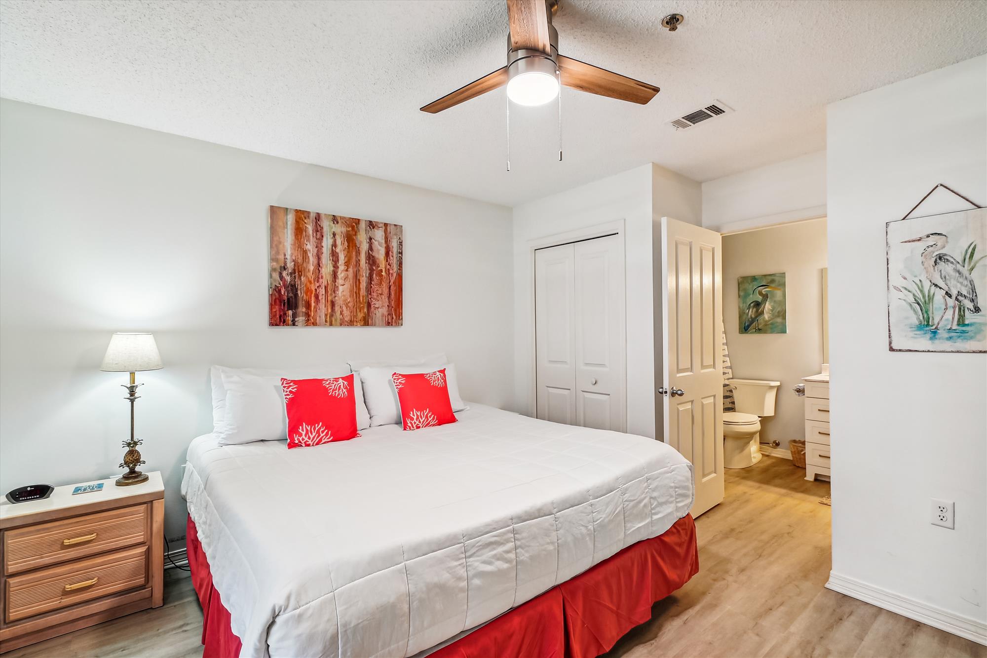 main level-bedroom-_dsc5780