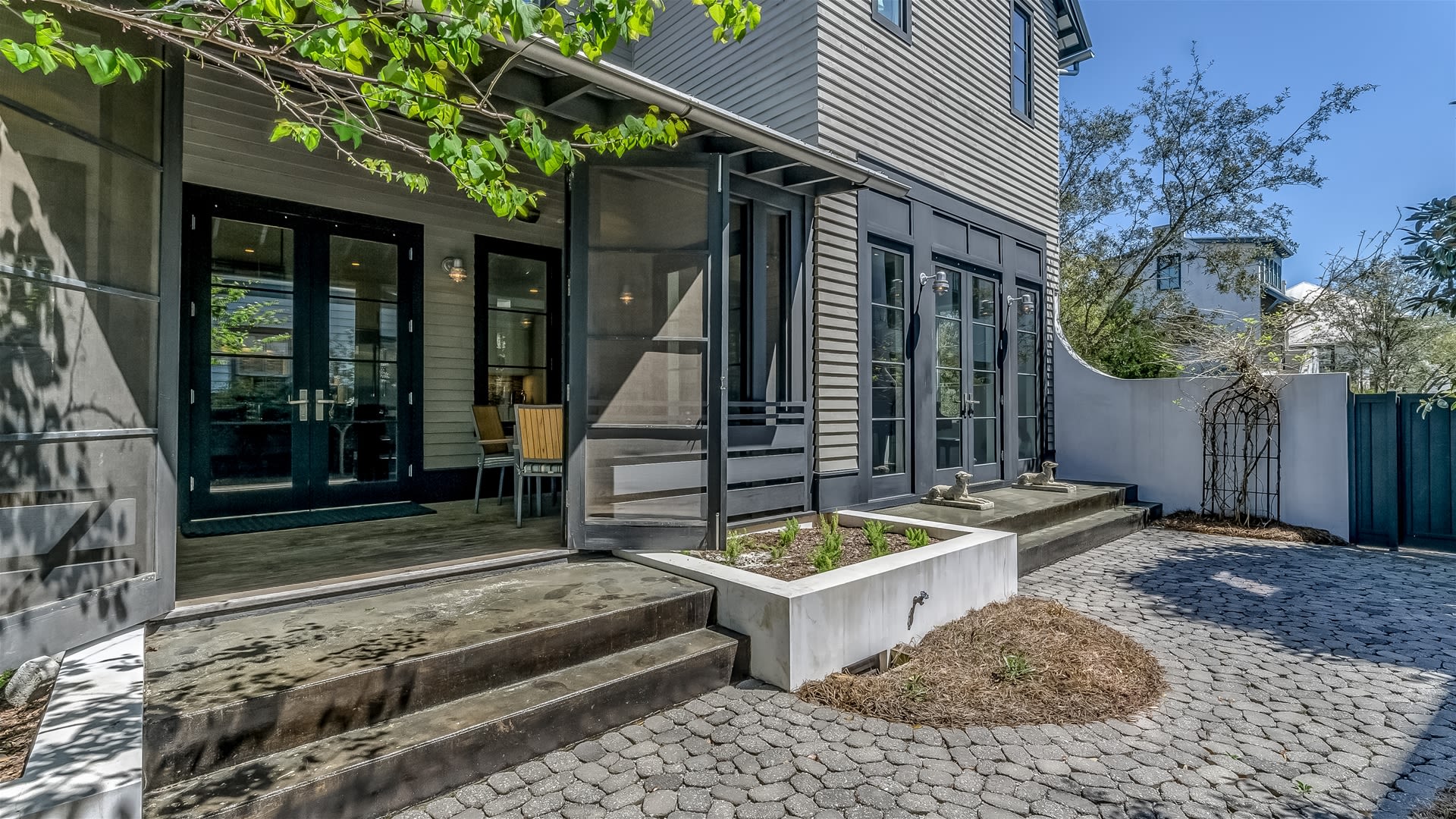 Screened In Porch - Direct Access to the Private Courtyard