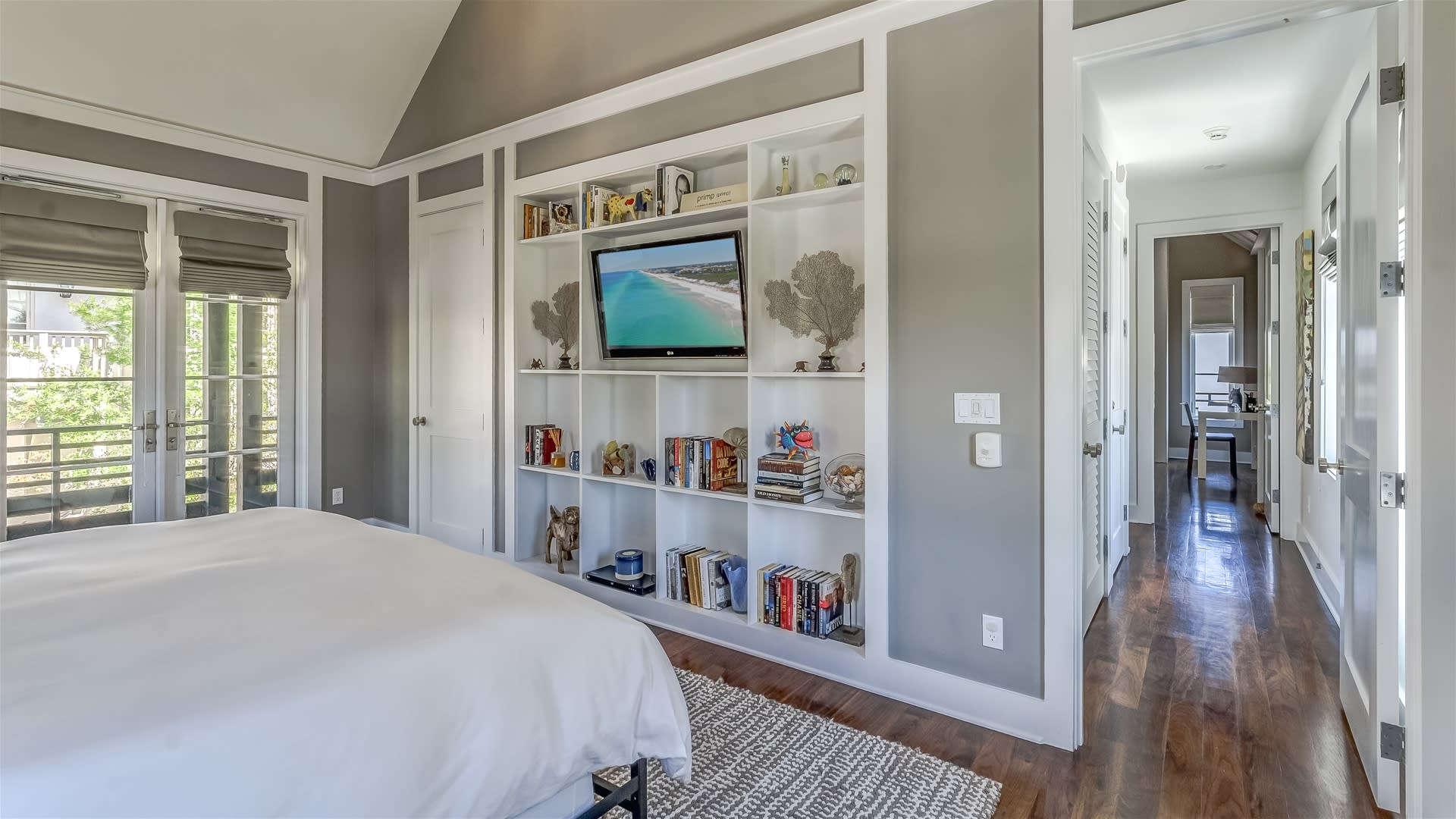 King Guest Suite - Equipped with a Flat-Screen TV