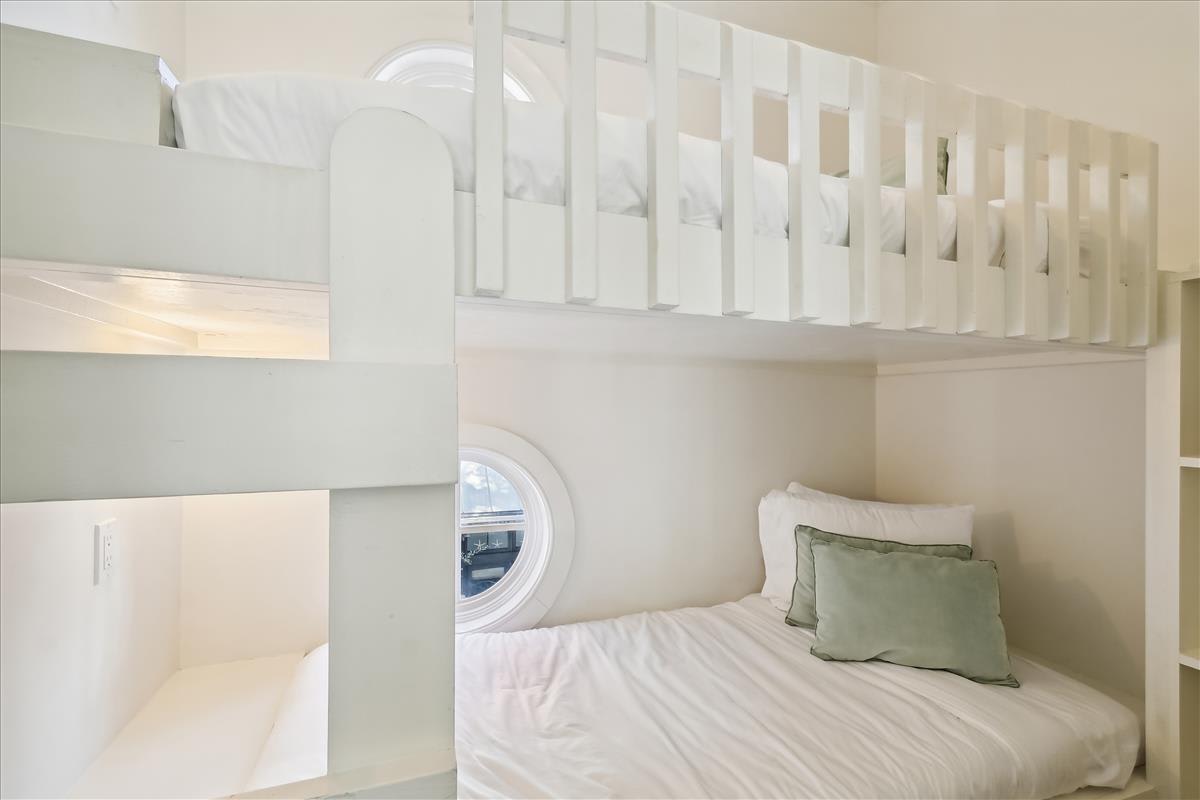 Twin over Twin Bunk - Sleeps 2!