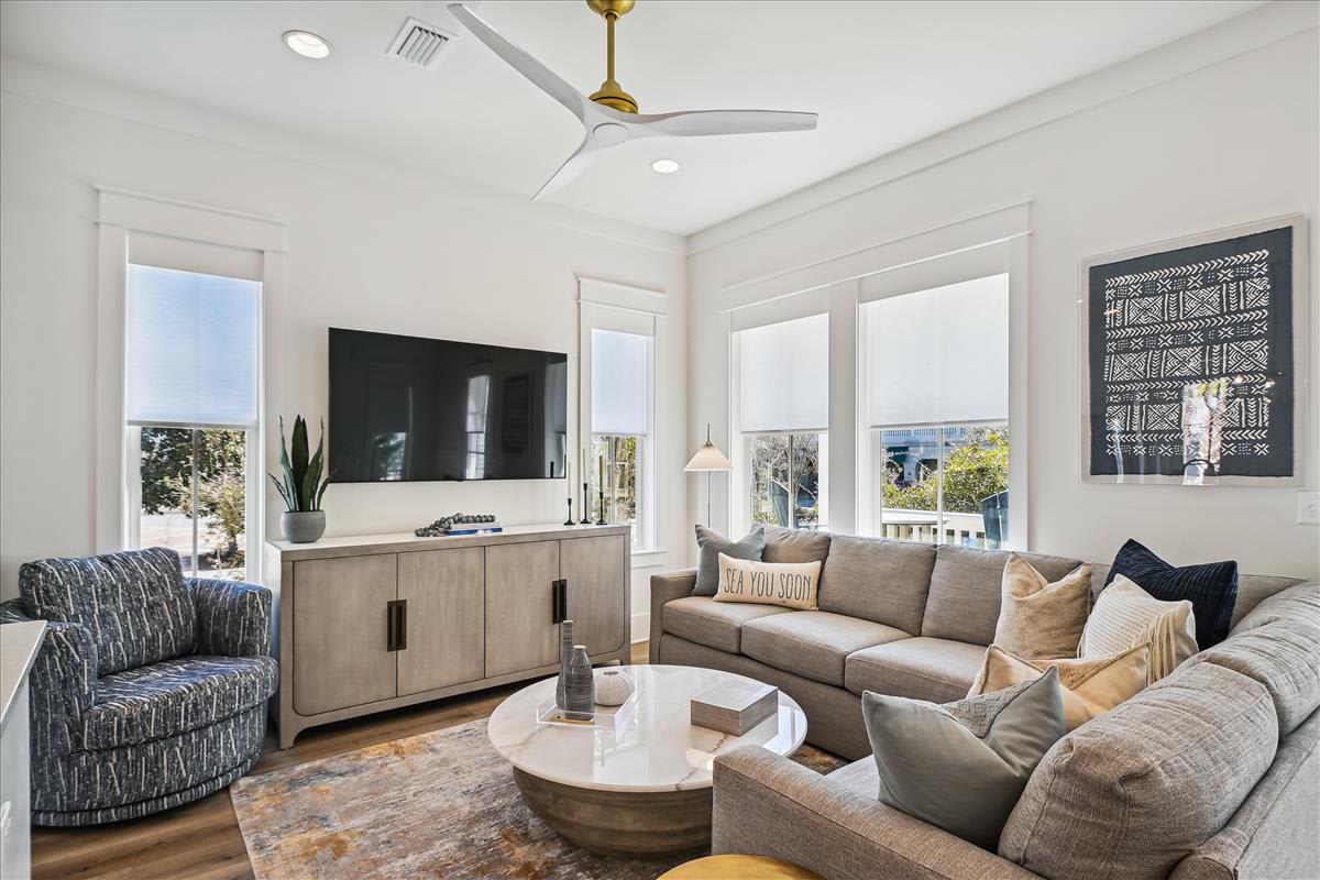 Cozy Living Area with Ample Seating!