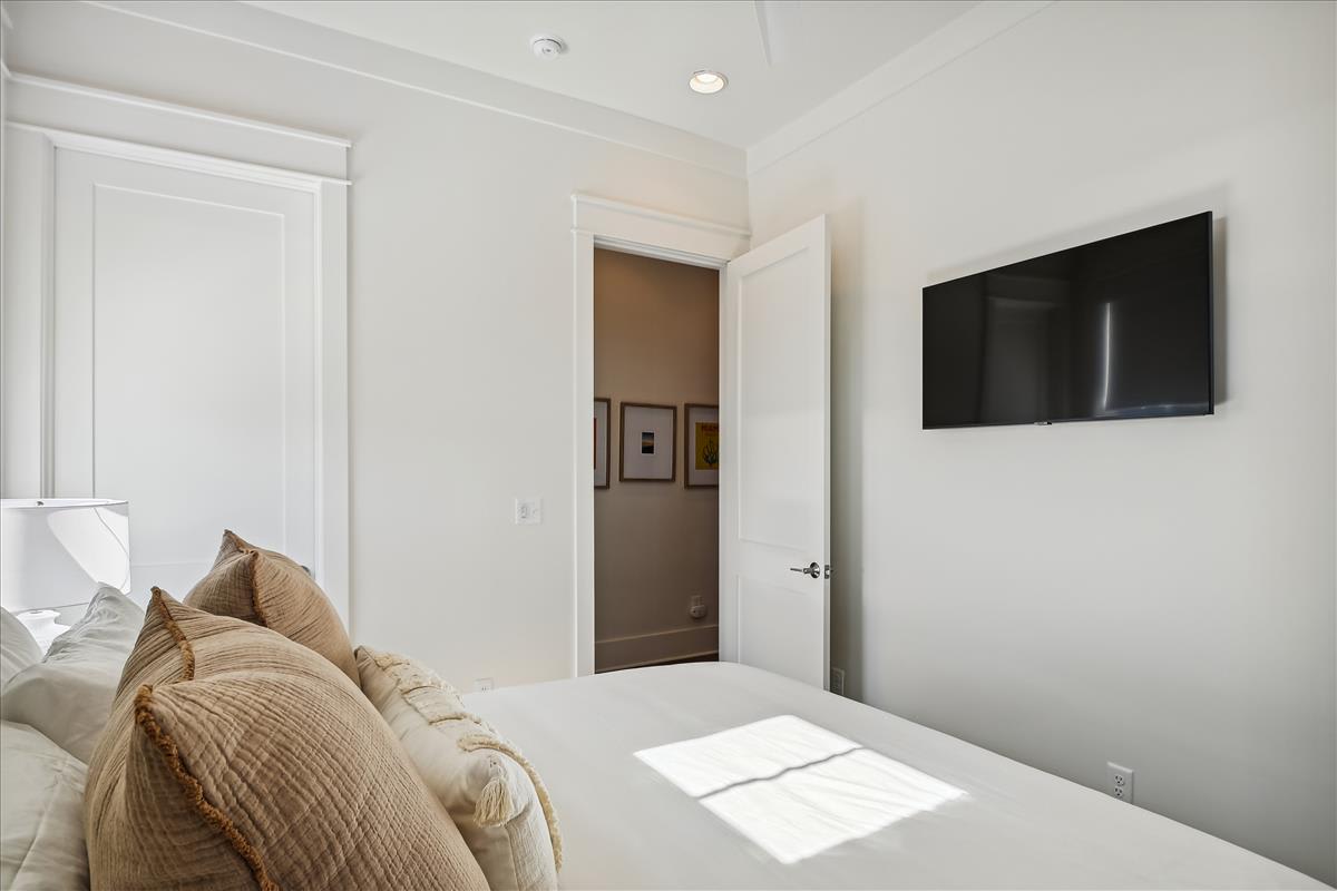 King Guest Suite - Equipped with Flat-Screen TV