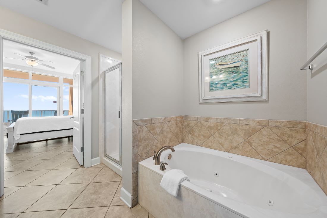 16 Phoenix OB 2004 Primary Bathroom