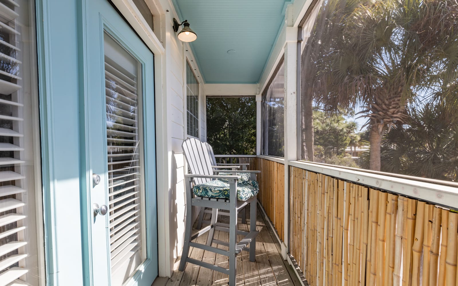 Relax in your private screened balcony with tropical views and coastal breezes flowing through.
