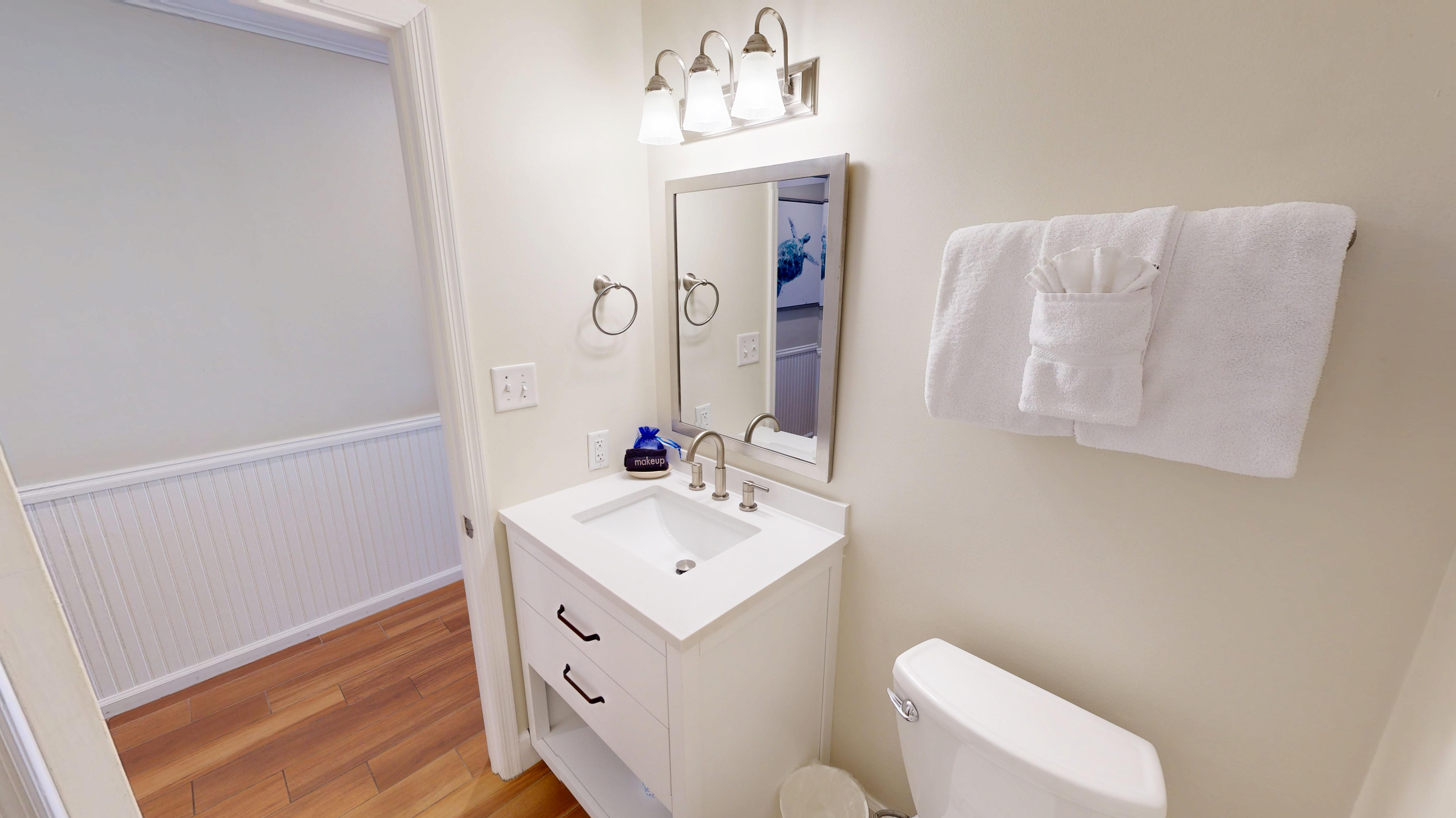 Bathroom 1 (Hallway)