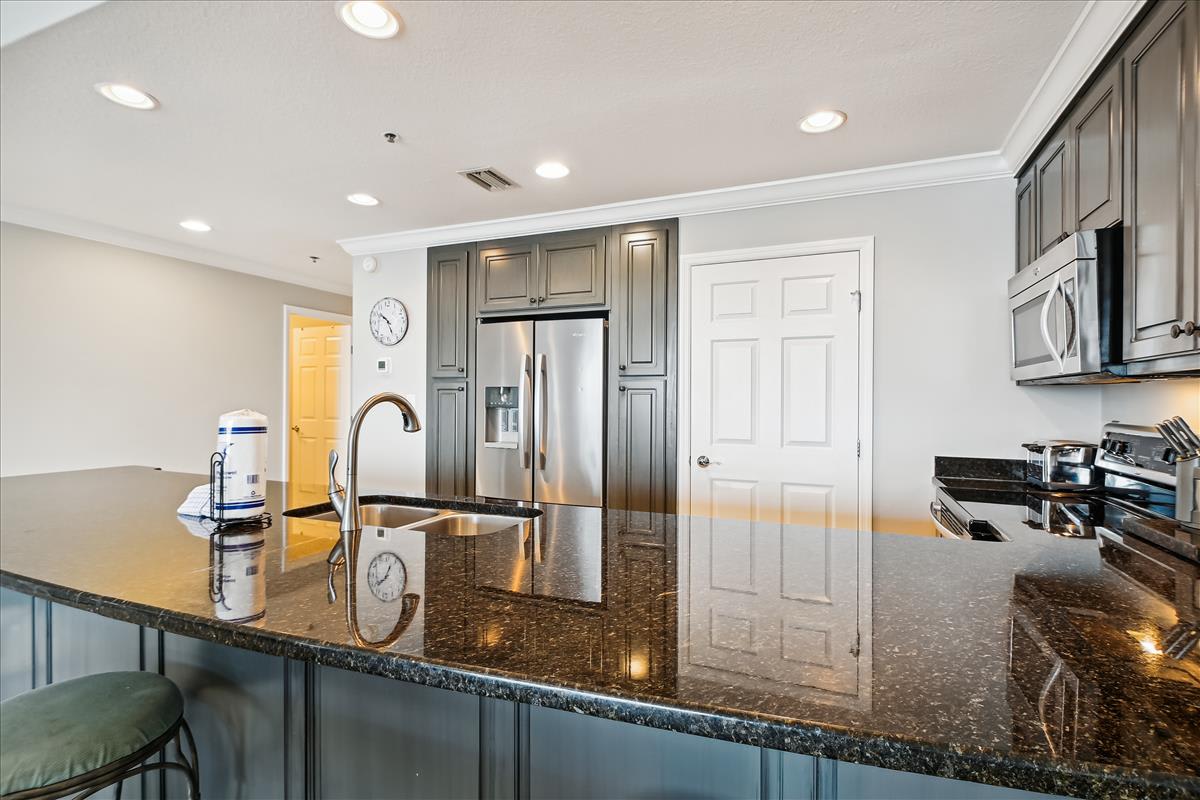 Modern Chef’s Kitchen