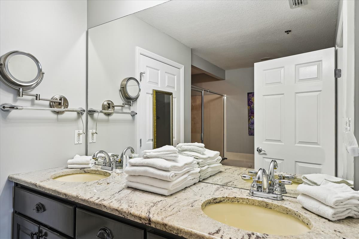 Spa-Like Bath Retreat