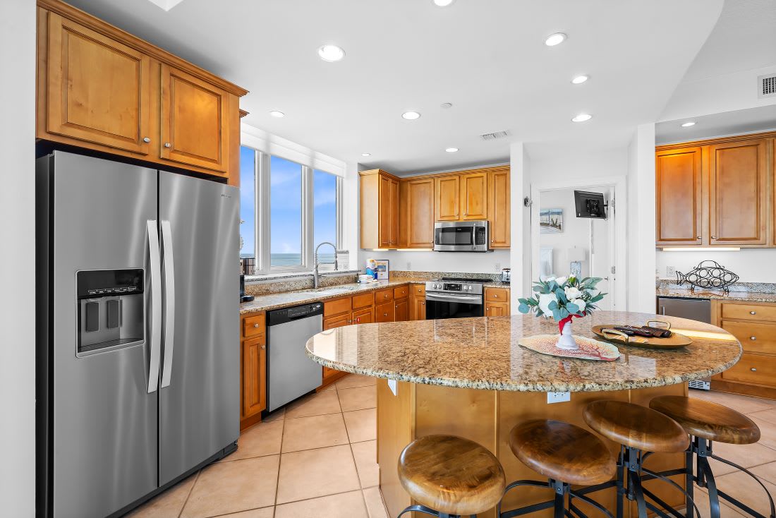 9 Lagoon Tower 902 Kitchen