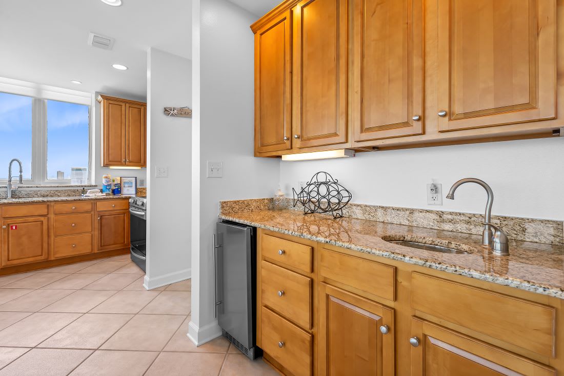 13 Lagoon Tower 902 Wet Bar