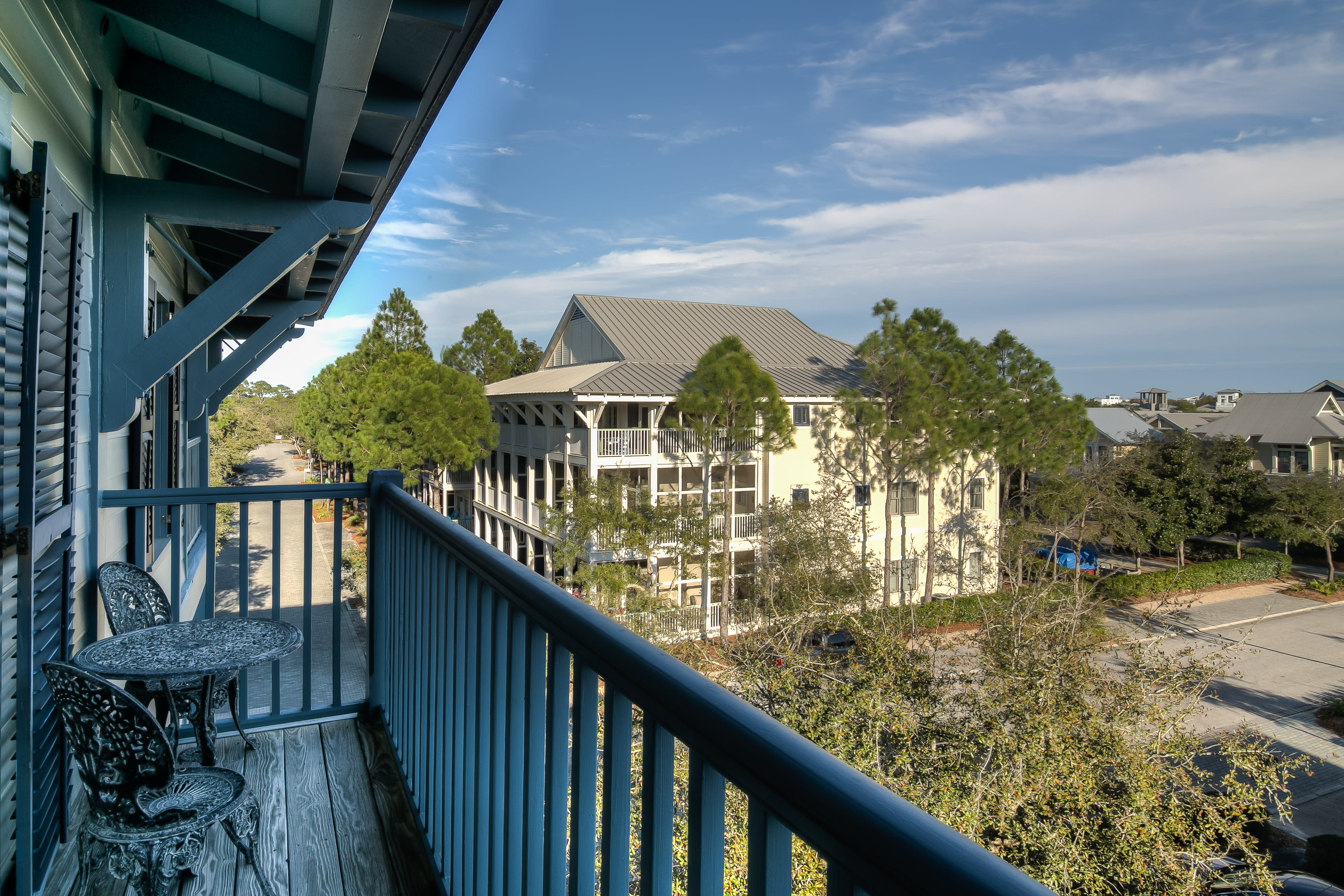 Another private balcony off the dining area