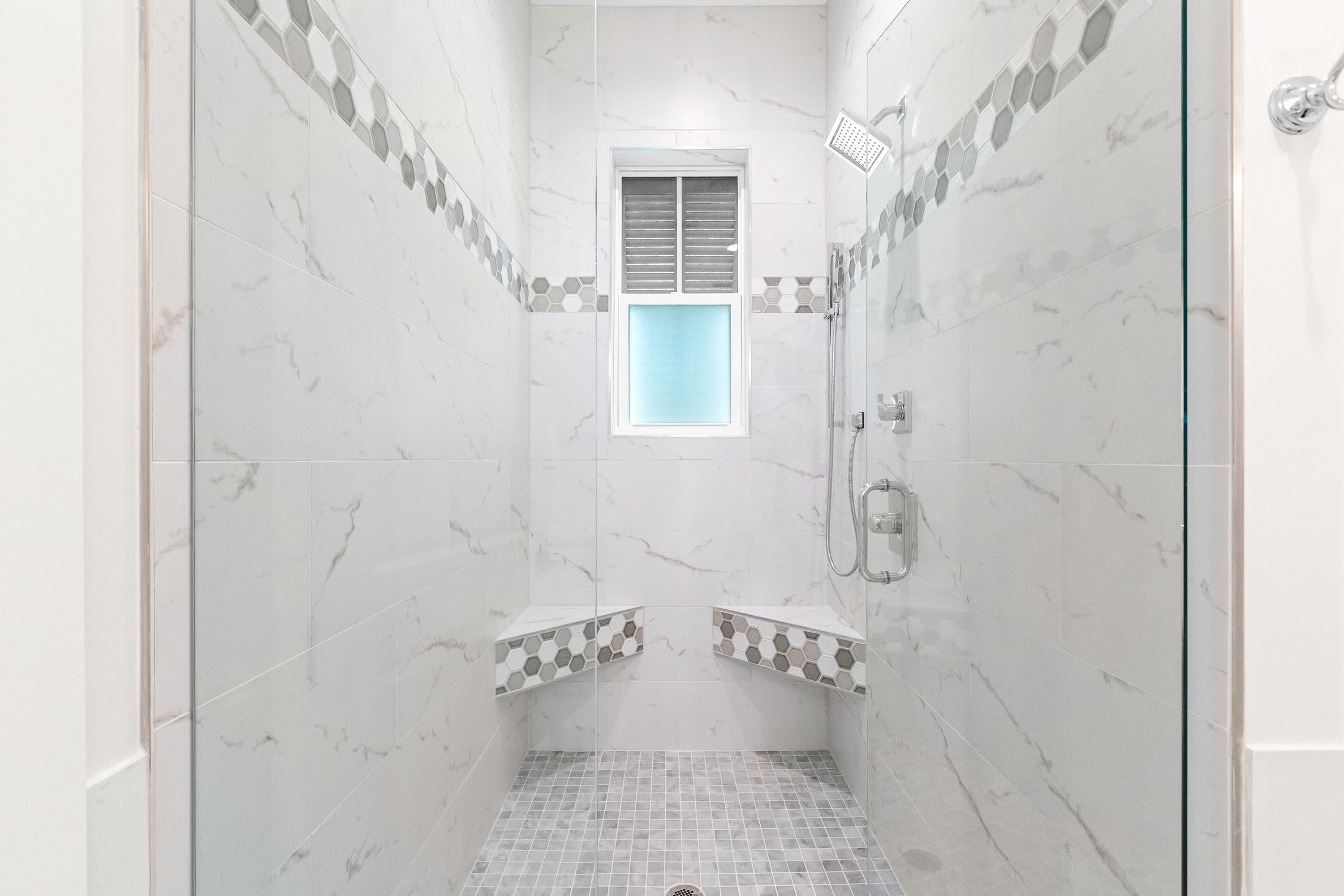 The Gold Room ensuite bath