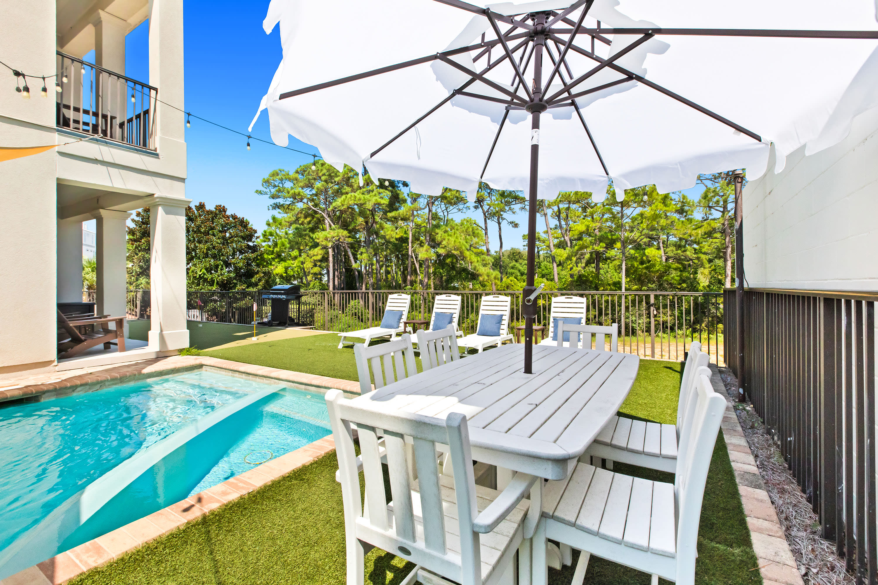 Poolside loungers and dining available