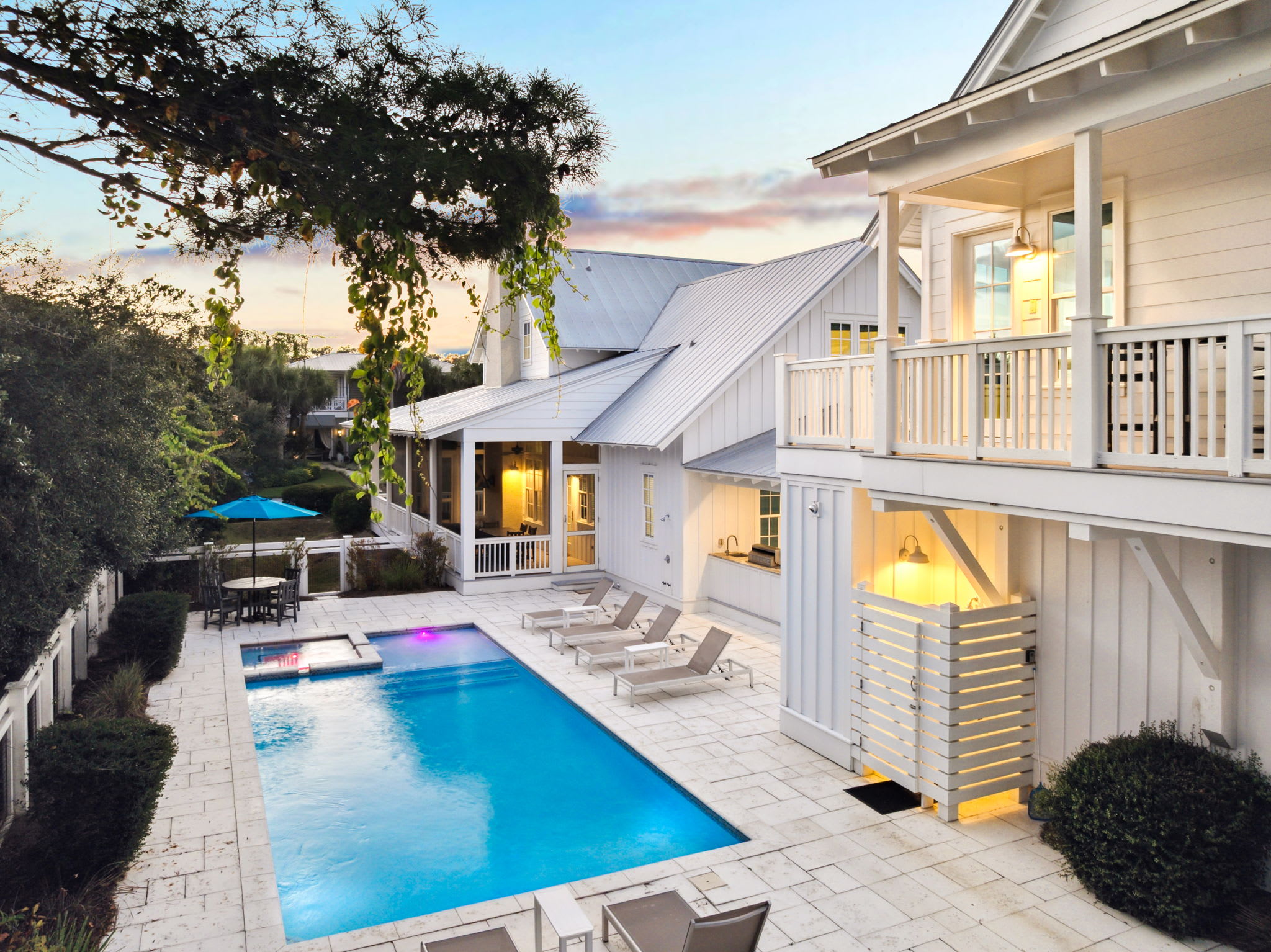 Welcome to 'Tidey Whitey' in Seacrest West!