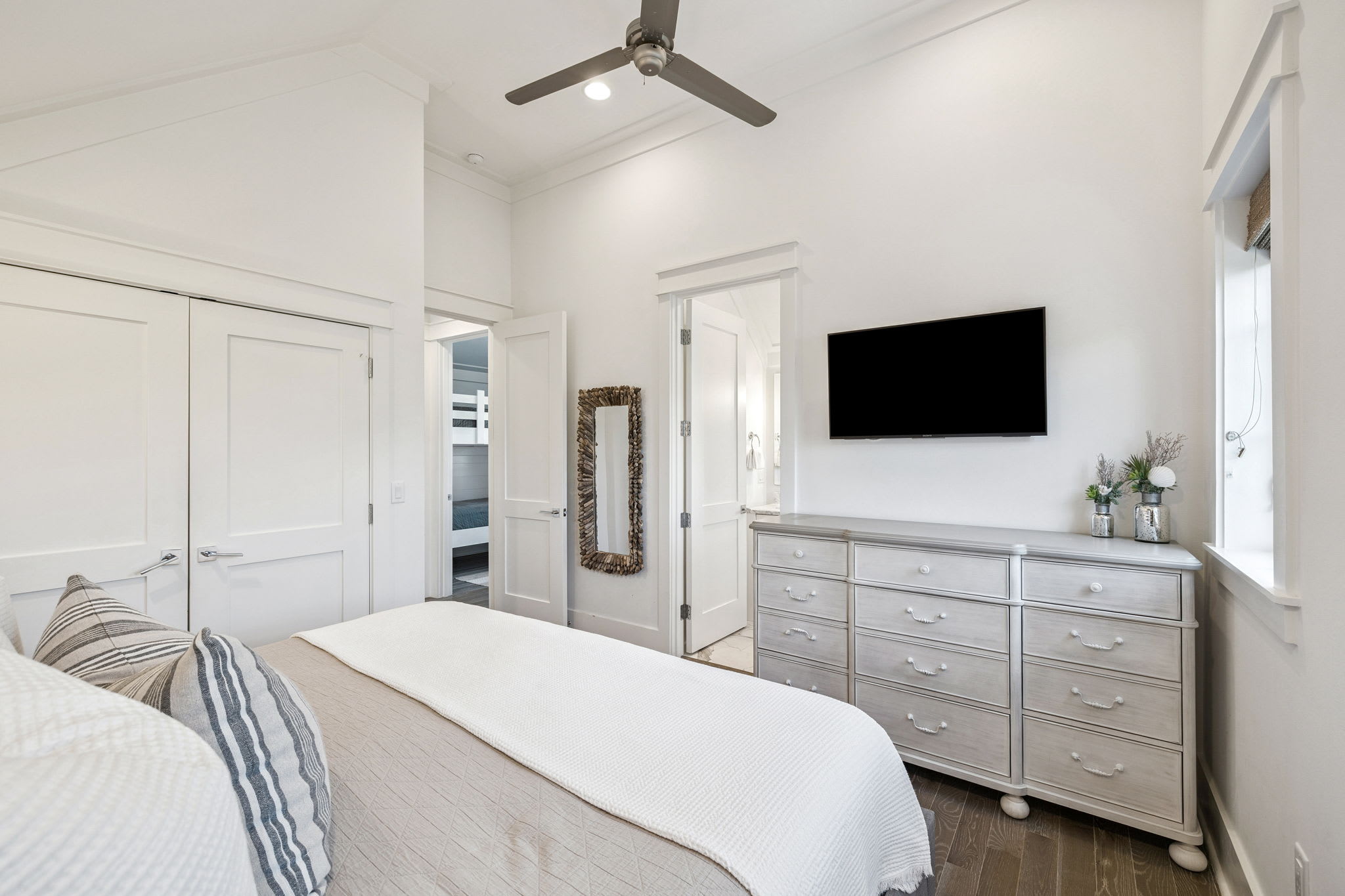 King Guest Suite - Equipped with a Flat-Screen TV