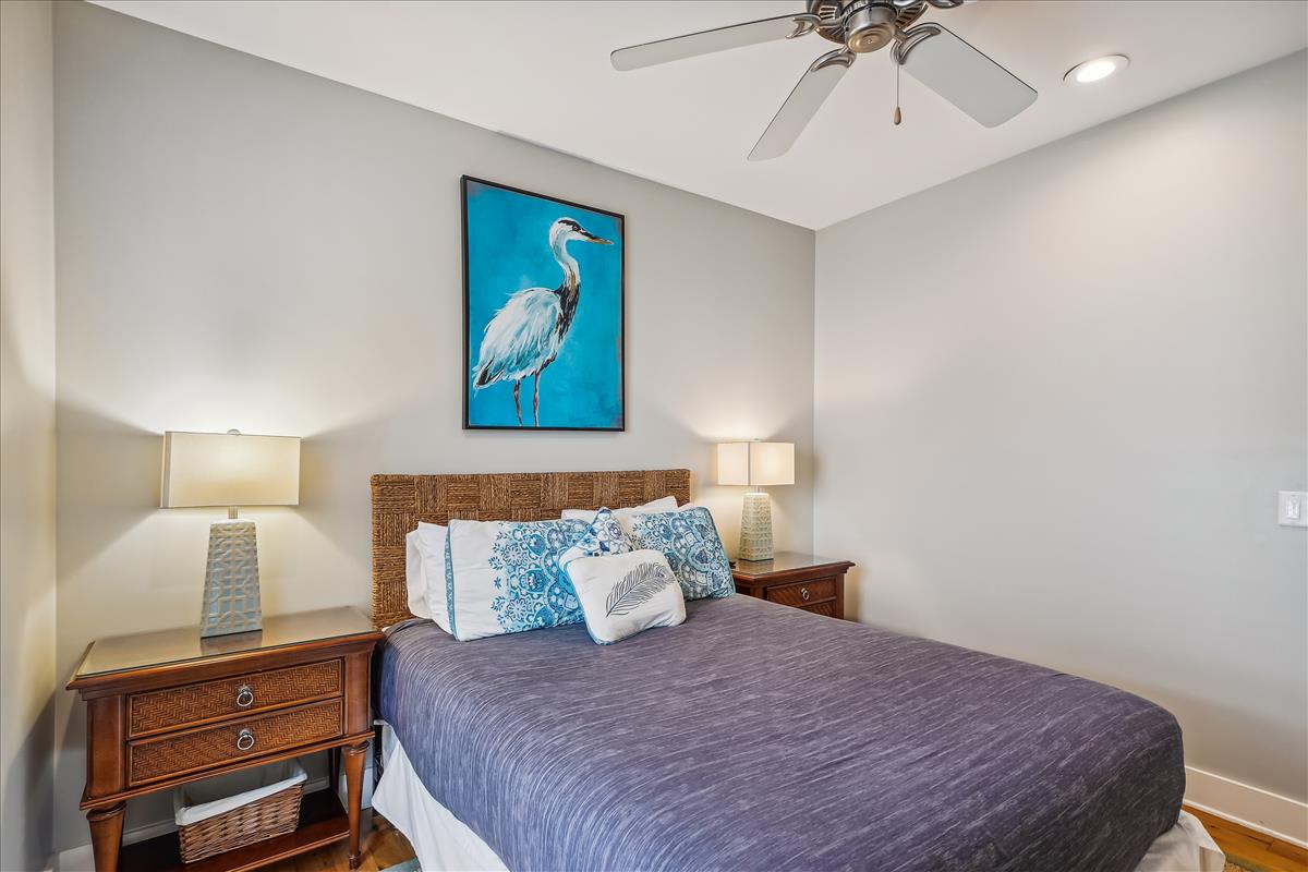 1st Floor Guest Bedroom - Queen Size Bed