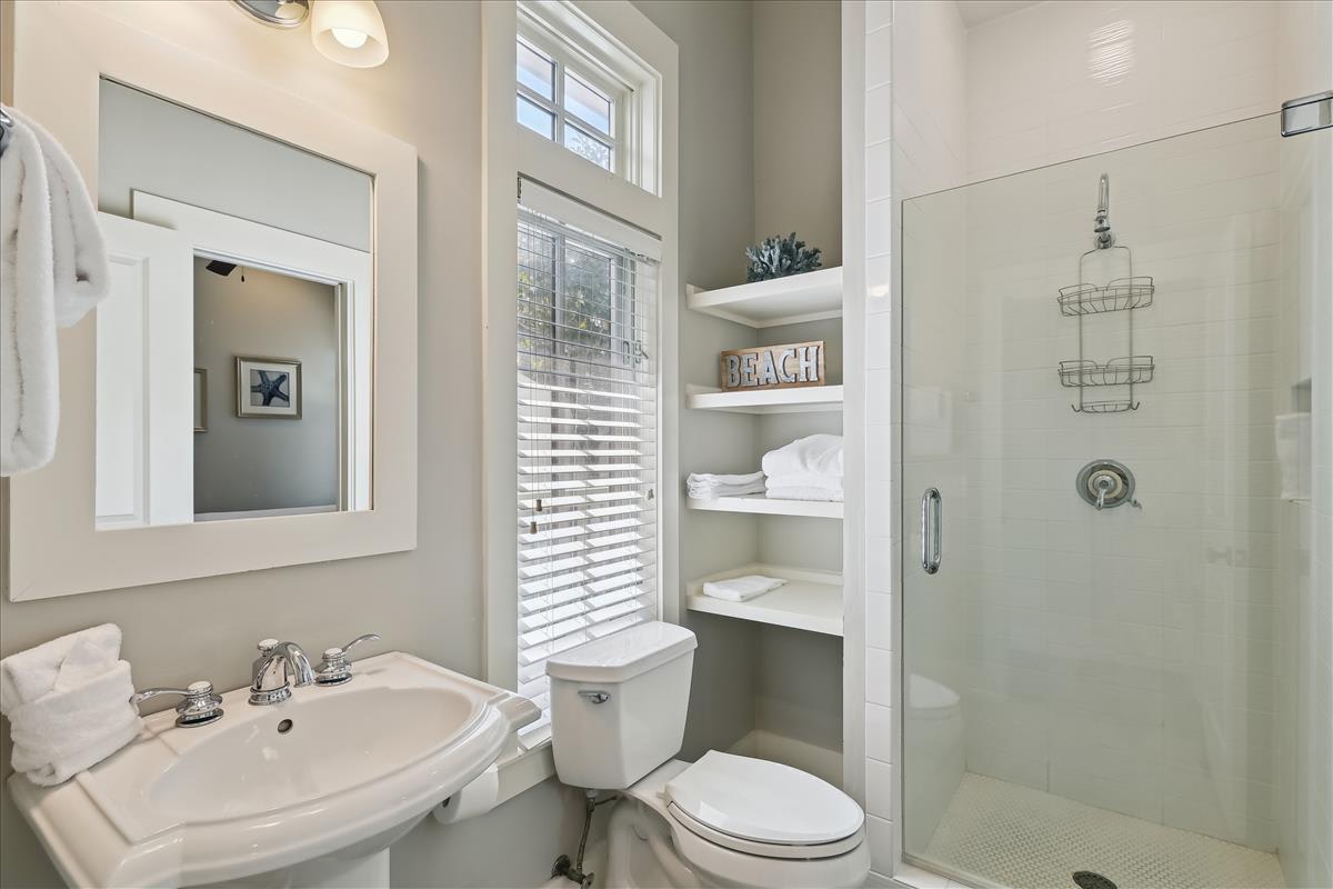 Primary King En-Suite - Single Vanity & Walk-In Shower