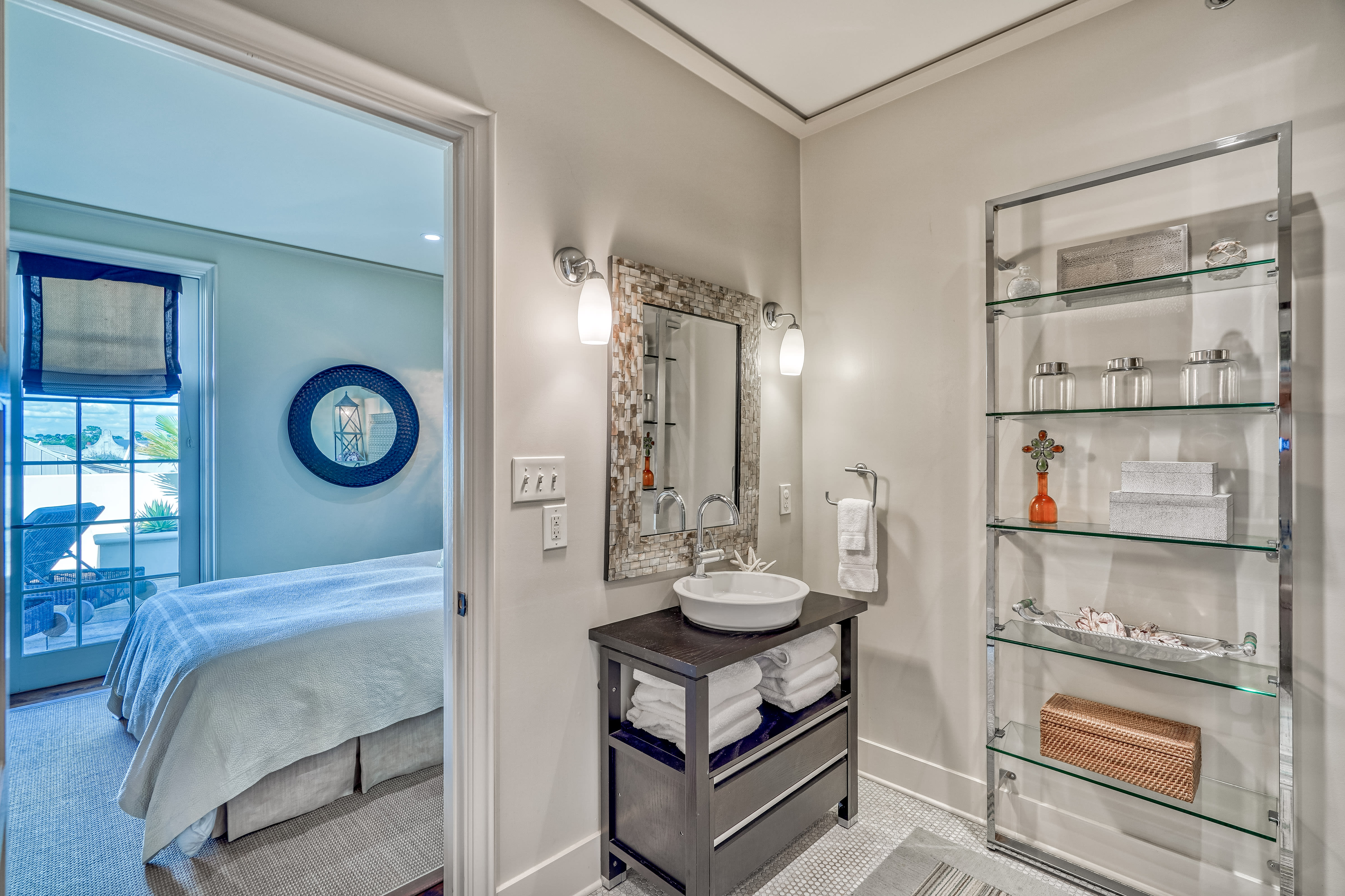 Jack and Jill Bathroom - Shared between both Guest Bedrooms