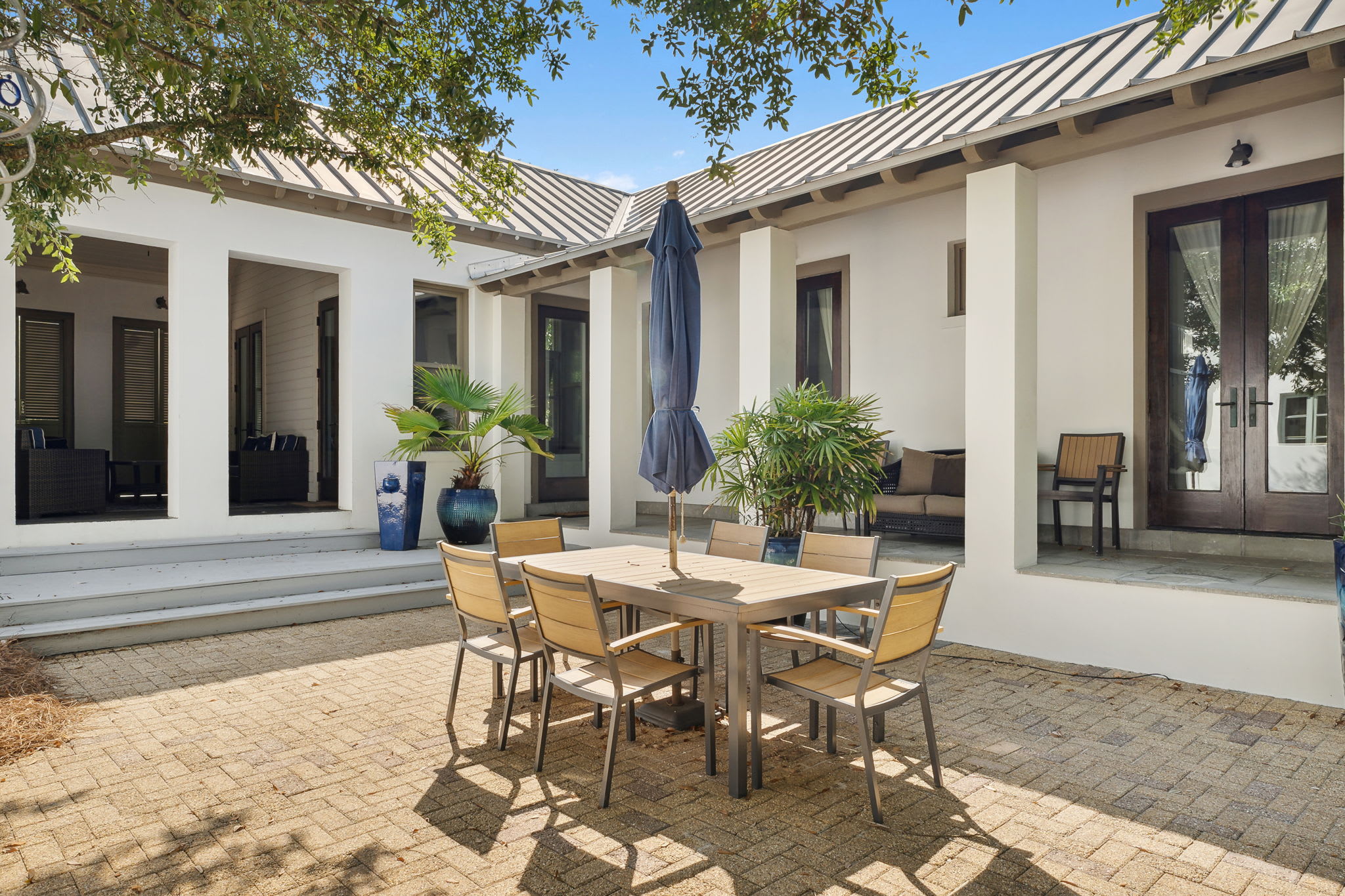 Al Fresco Dining for 6!