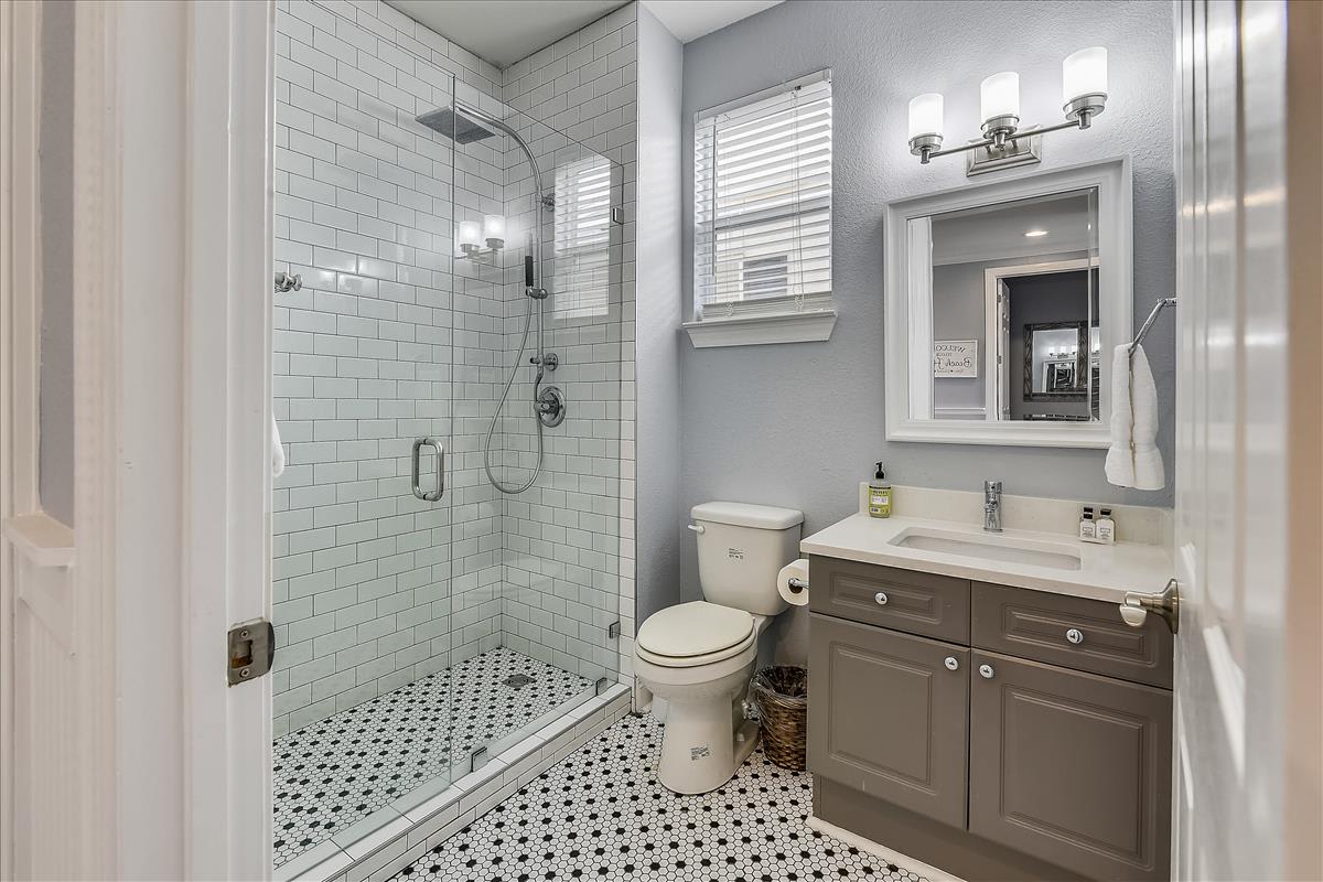 1st Floor - Shared Bathroom